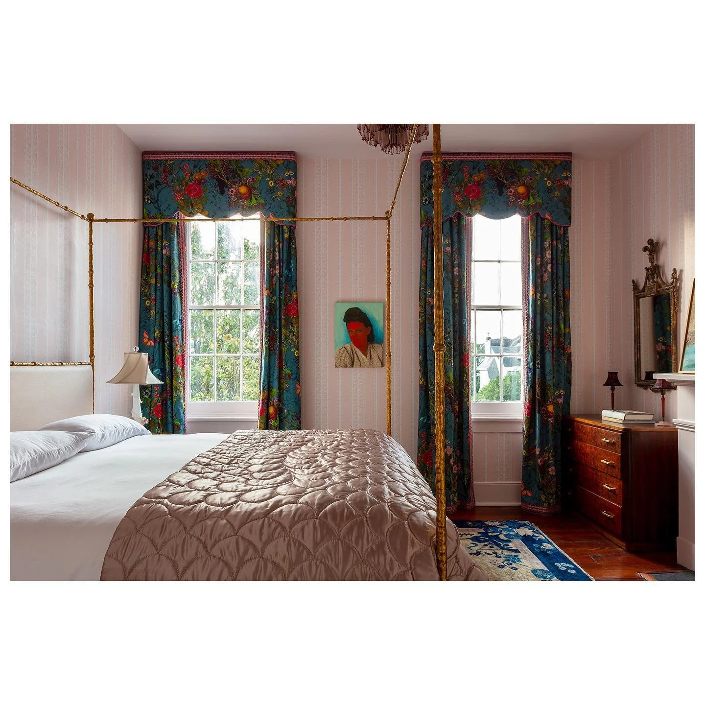 🌺🌸
&bull;
&bull;
&bull;
📸 @rettpeek
#gwendriscoll #nolainteriordesign #neworleansdecor #interiors #interiordesign #design #homedecor