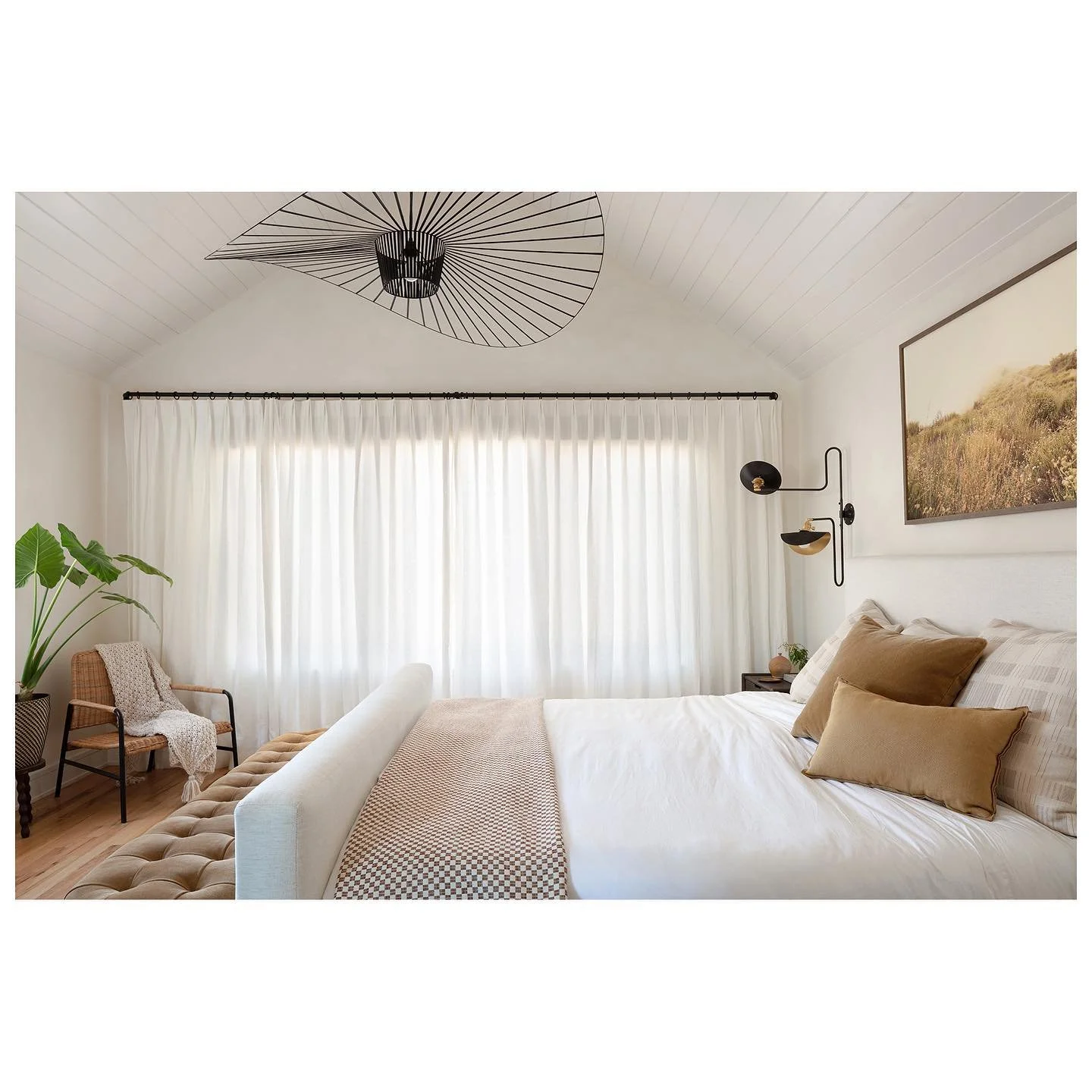 Digging this bedroom from @meet.west 🌿