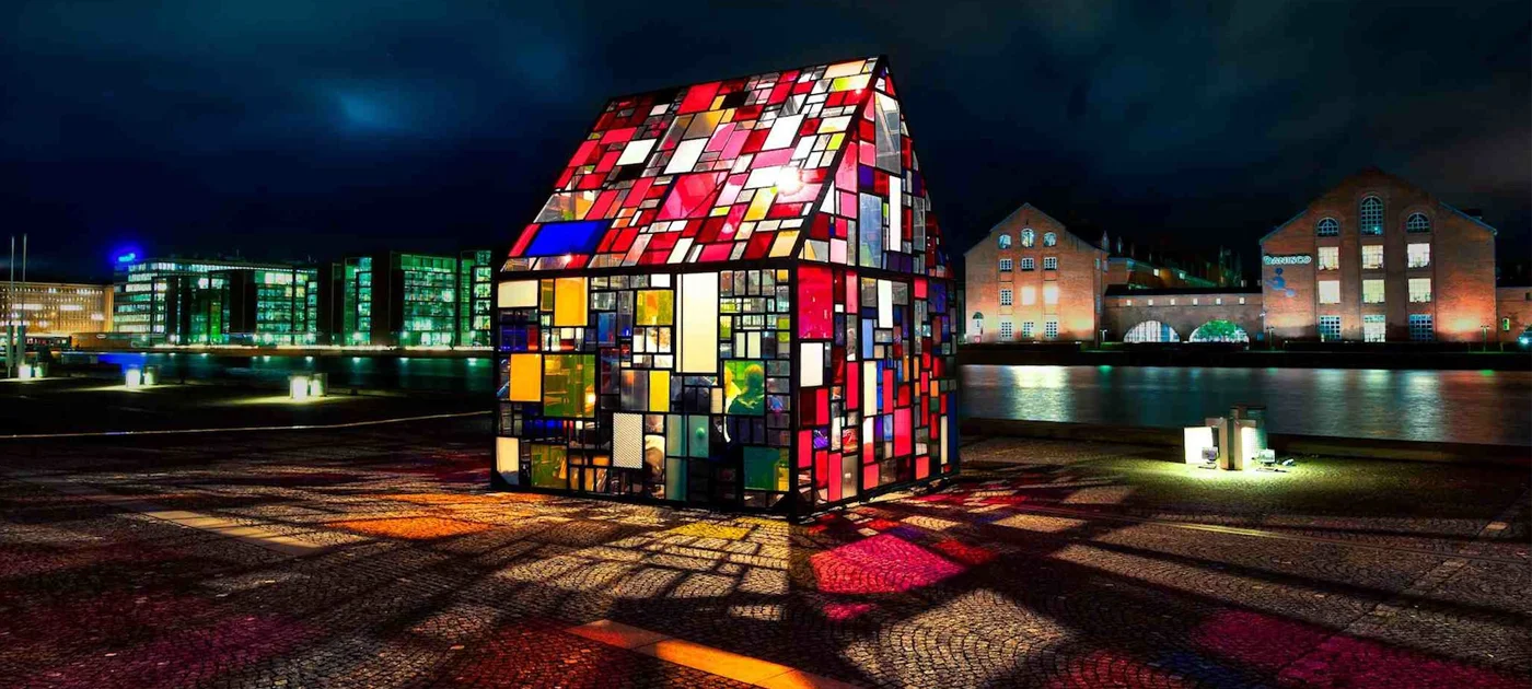 Reflection / Kolonihavehus (Source: dumboartsfestival.com)
