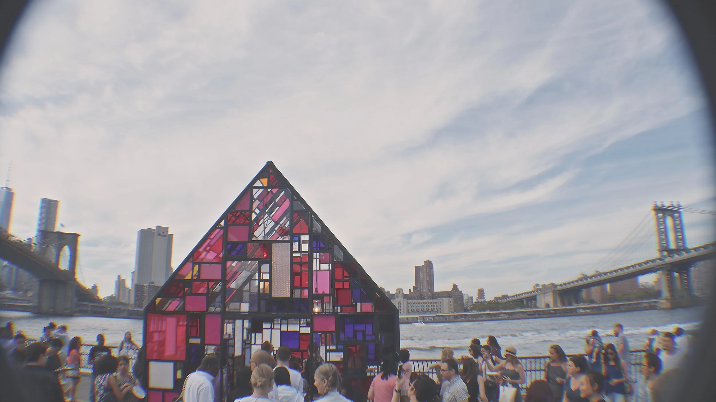 A very full house—Reflection / Kolonihavehus in the late afternoon.