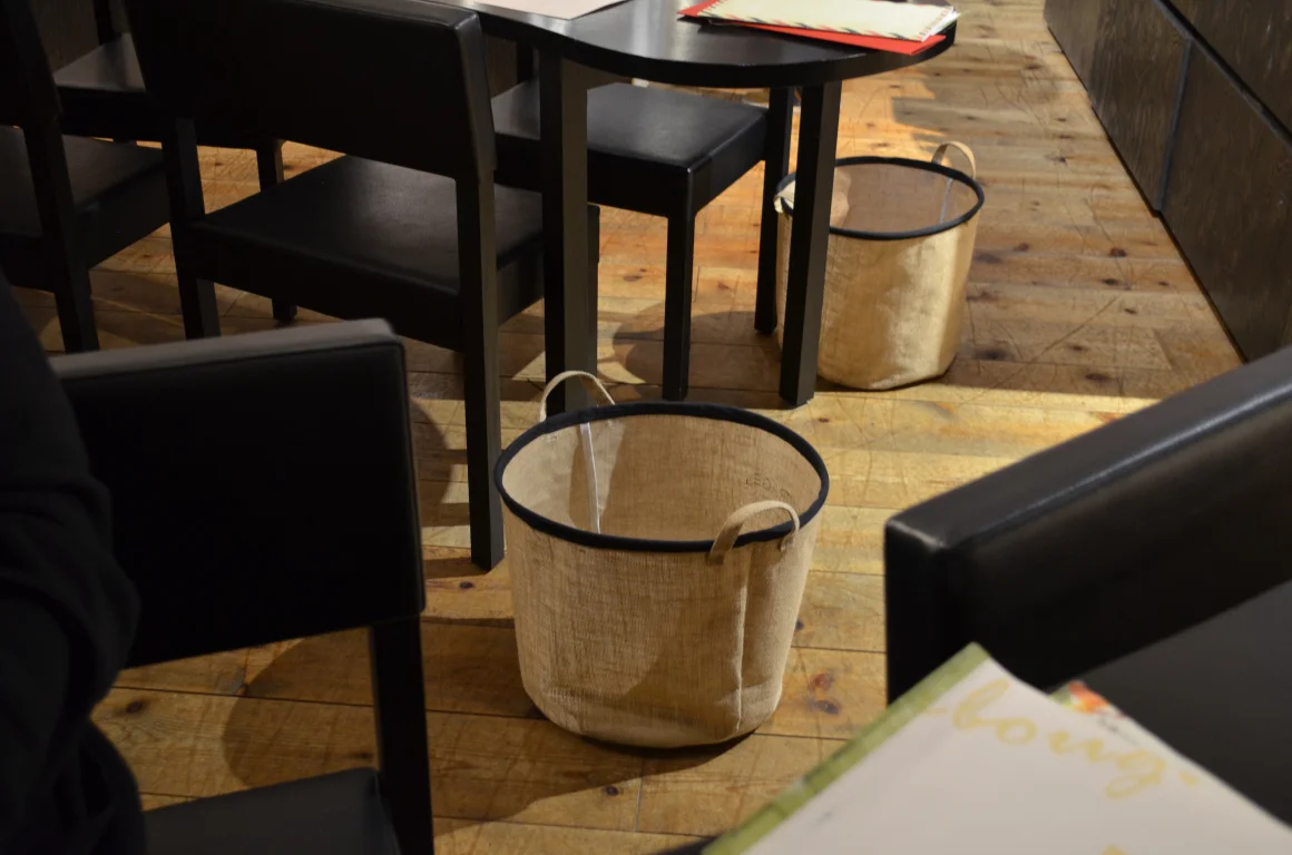  Restaurants have baskets available for you to place your bag in so it doesn't have to get dirty on the floor. Photo credit to kimberlyah.com 