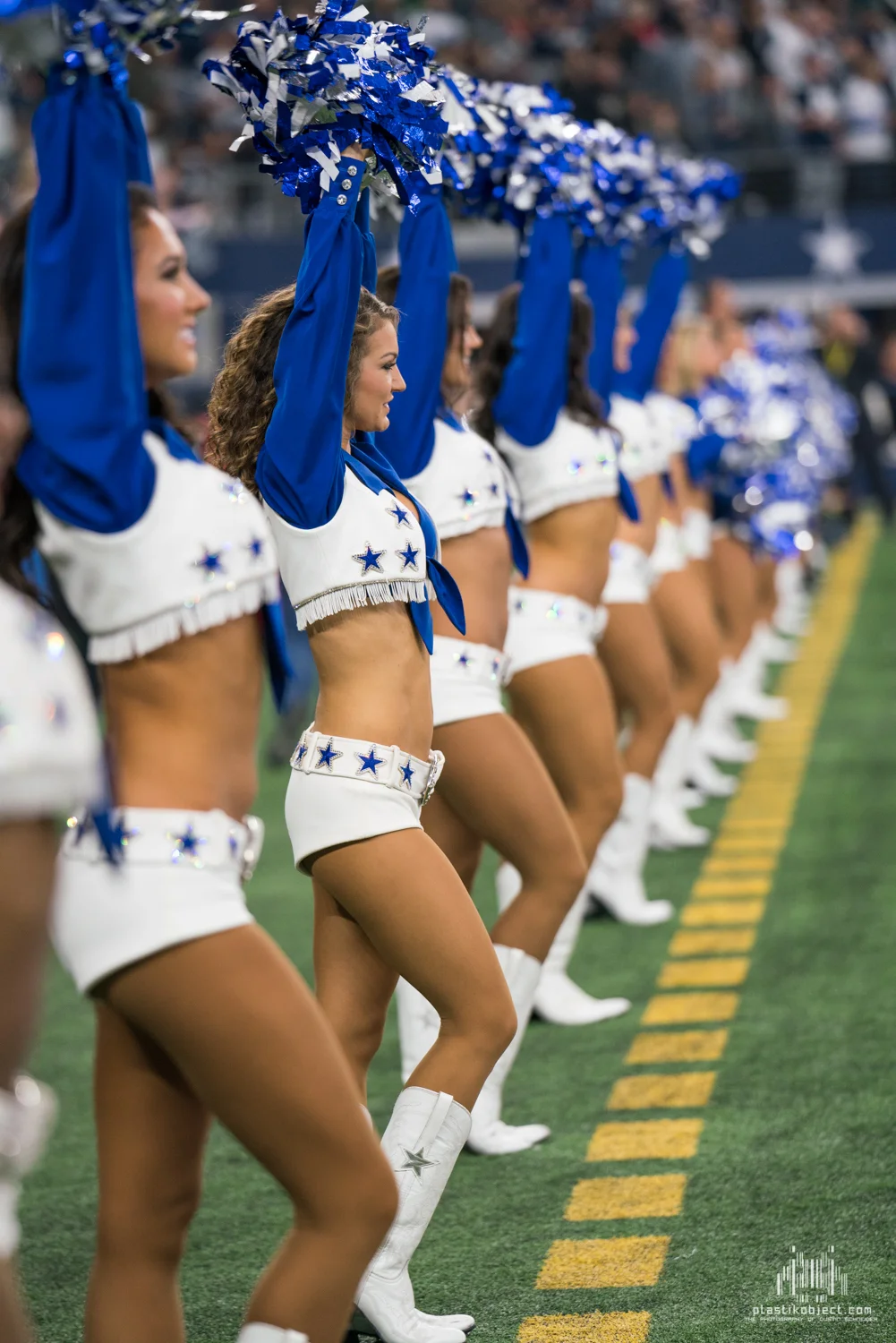 20171224_DalvsSea_cheer_Chantel-2.jpg