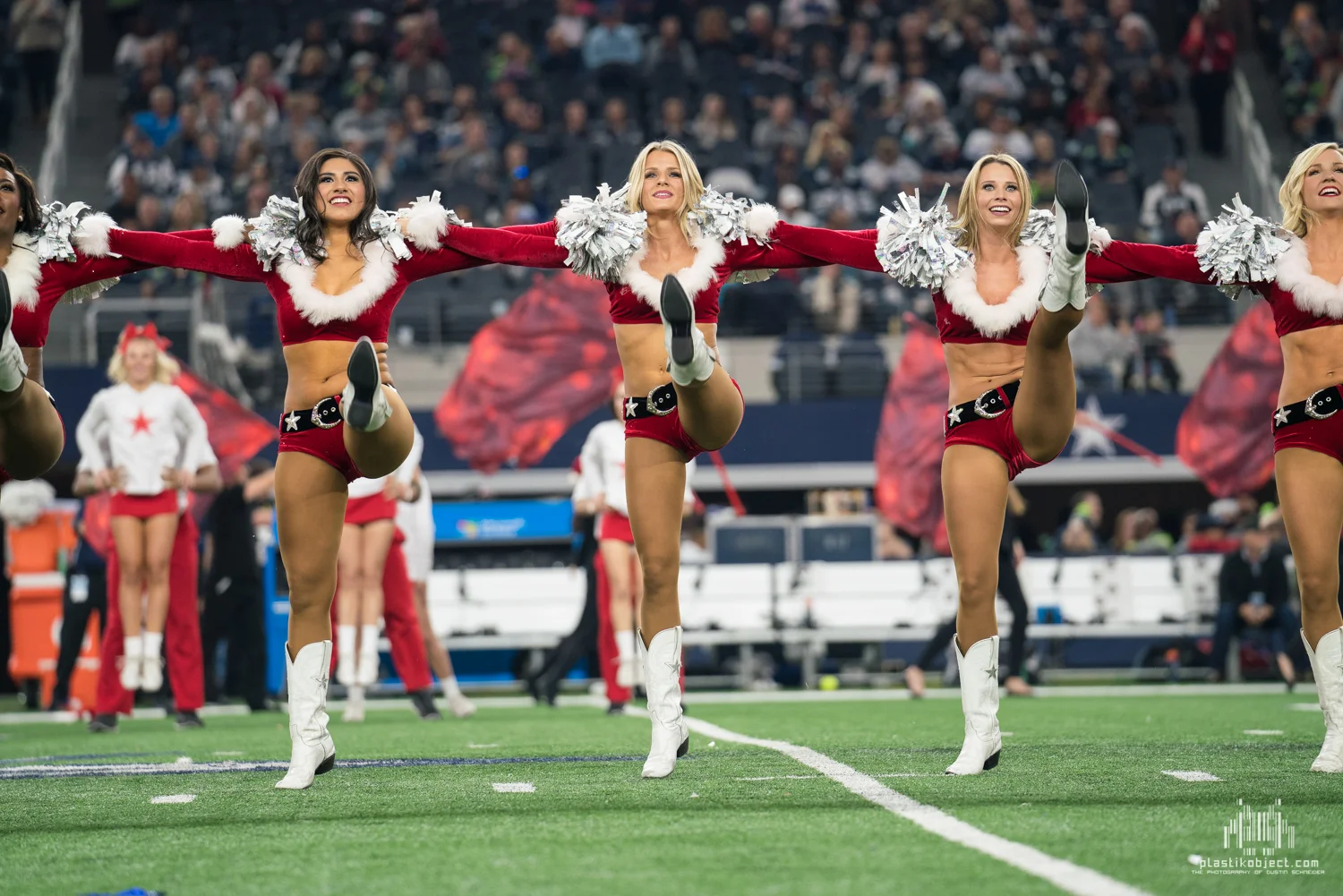 20171224_DalvsSea_cheer_Heather.jpg