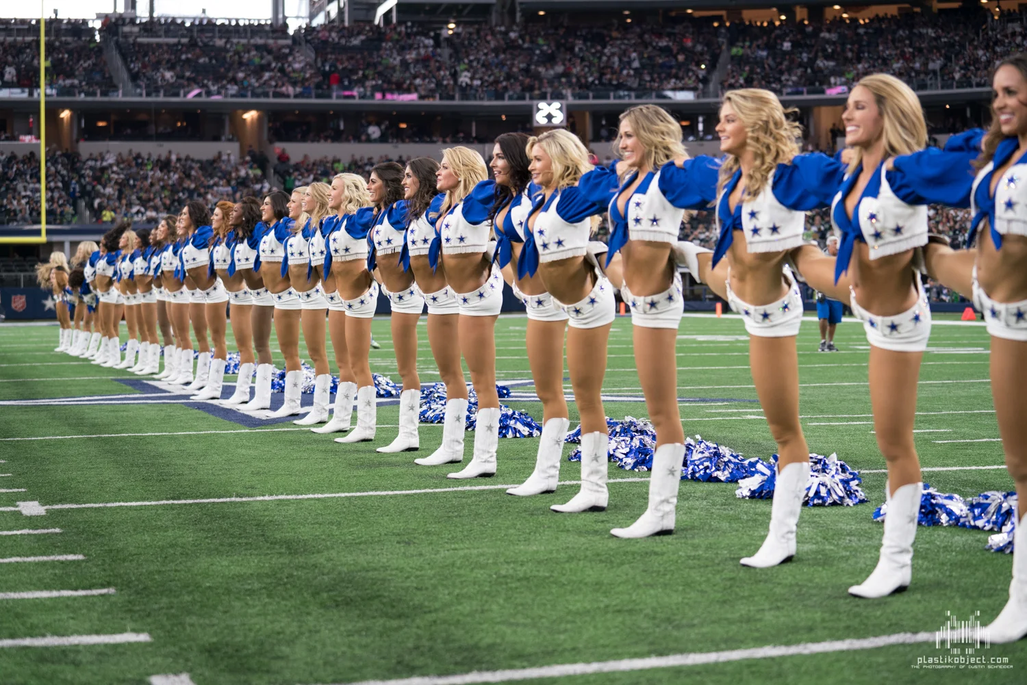 20171224_DalvsSea_cheer_Kickline-2.jpg