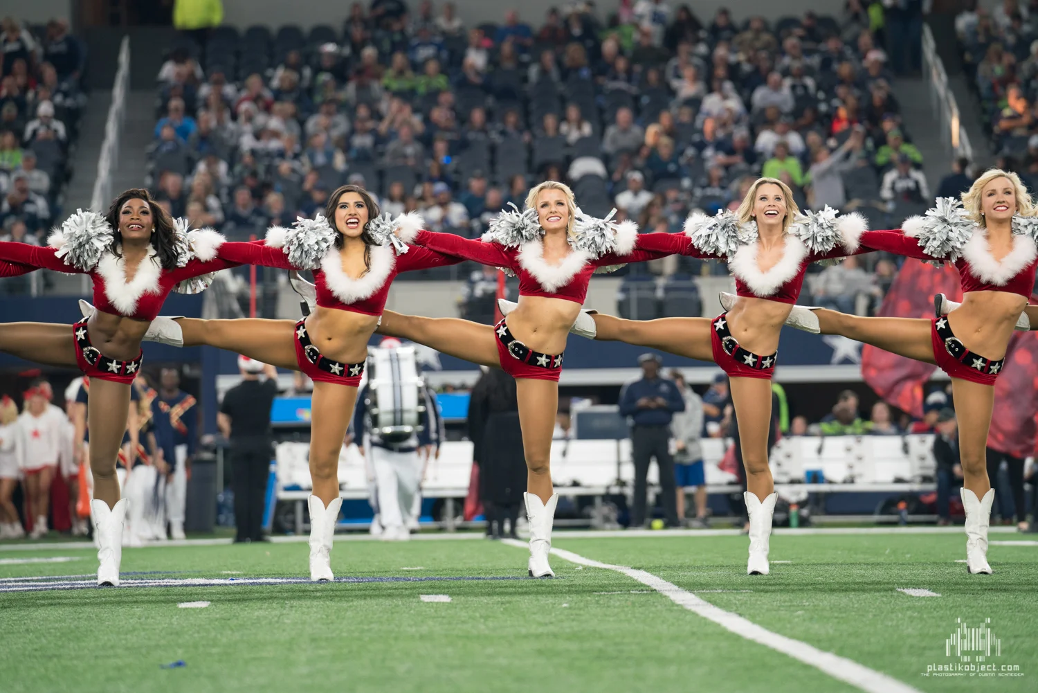 20171224_DalvsSea_cheer_Kickline-11.jpg