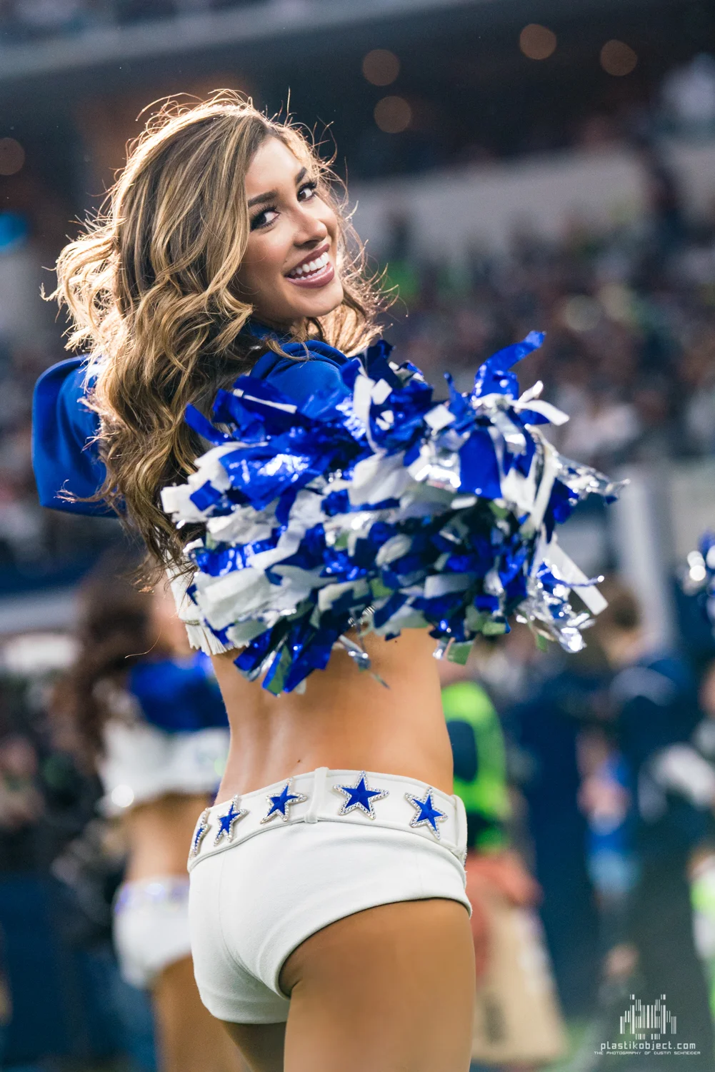 20171224_DalvsSea_cheer_Lacey.jpg