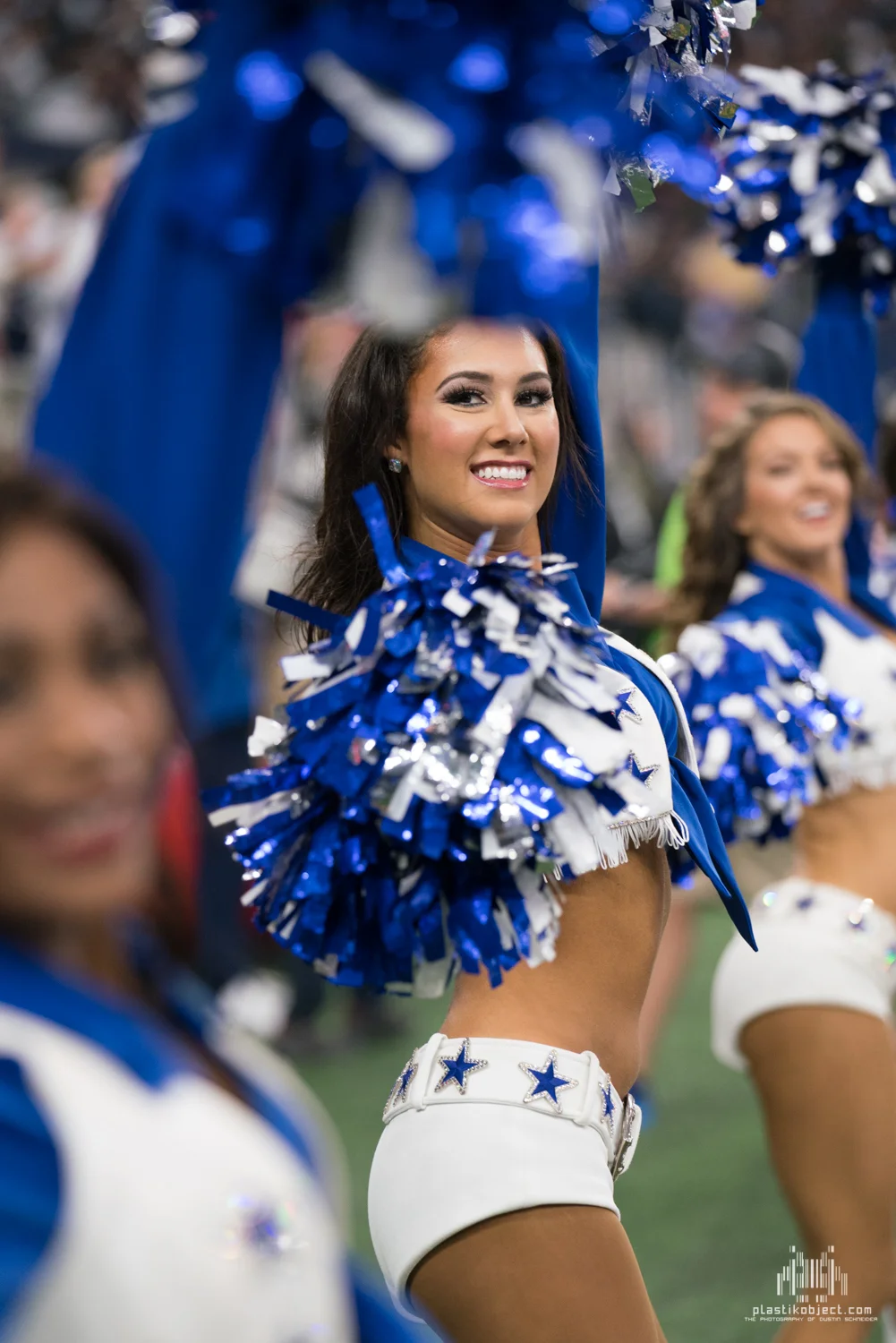 20171224_DalvsSea_cheer_Tess-2.jpg