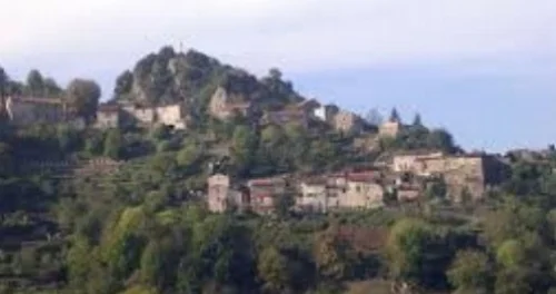Castaunouze: Jolie hameau au pied de la Montagne Noire à 10 minutes de Mazamet et sa gare