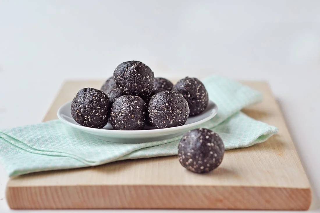 Acai No-Bake Balls with Medjool Dates