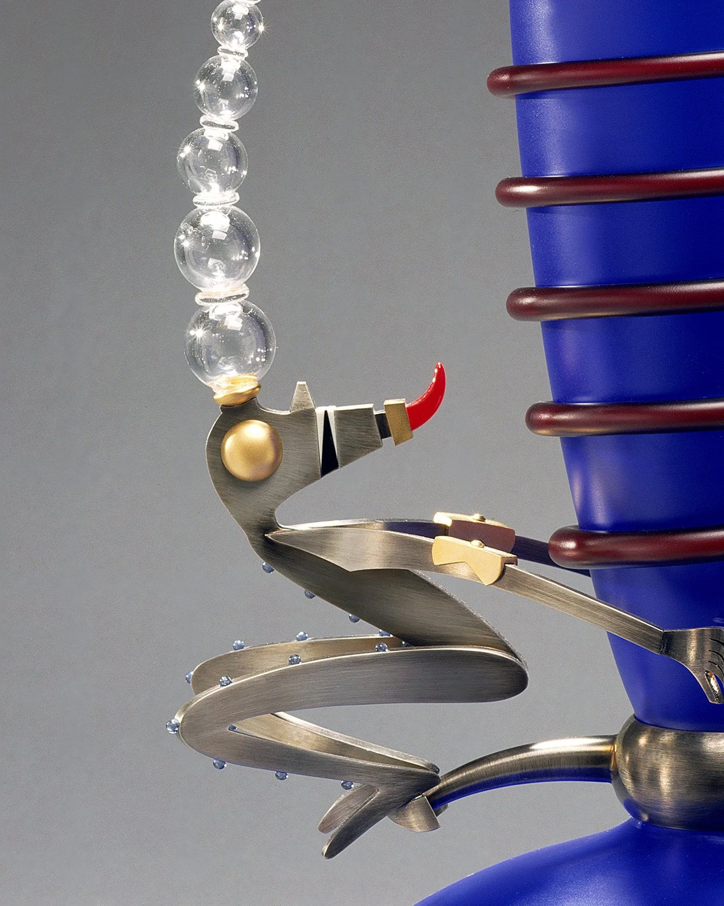 Bubble Men, 2001 @mfahouston   

Museum of Fine Arts, Houston, permanent collection

photo by @truslowphoto 

#deluxe #dandailey #mfahouston #texas #permanentcollection #circus #glassvase #bronze #gold #blownglass #fabrication #artdeco #figurativeart