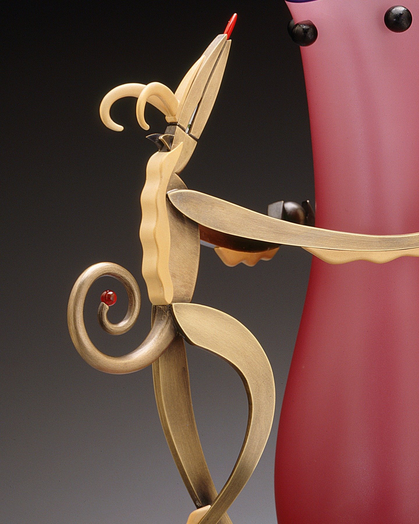 Antelope Dancers, 1999 @toledomuseum 

Toledo Museum of Art permanent collection, Toledo OH

photo by @truslowphoto

#toledomuseum #ohio #contemporaryart #blownglass #gold