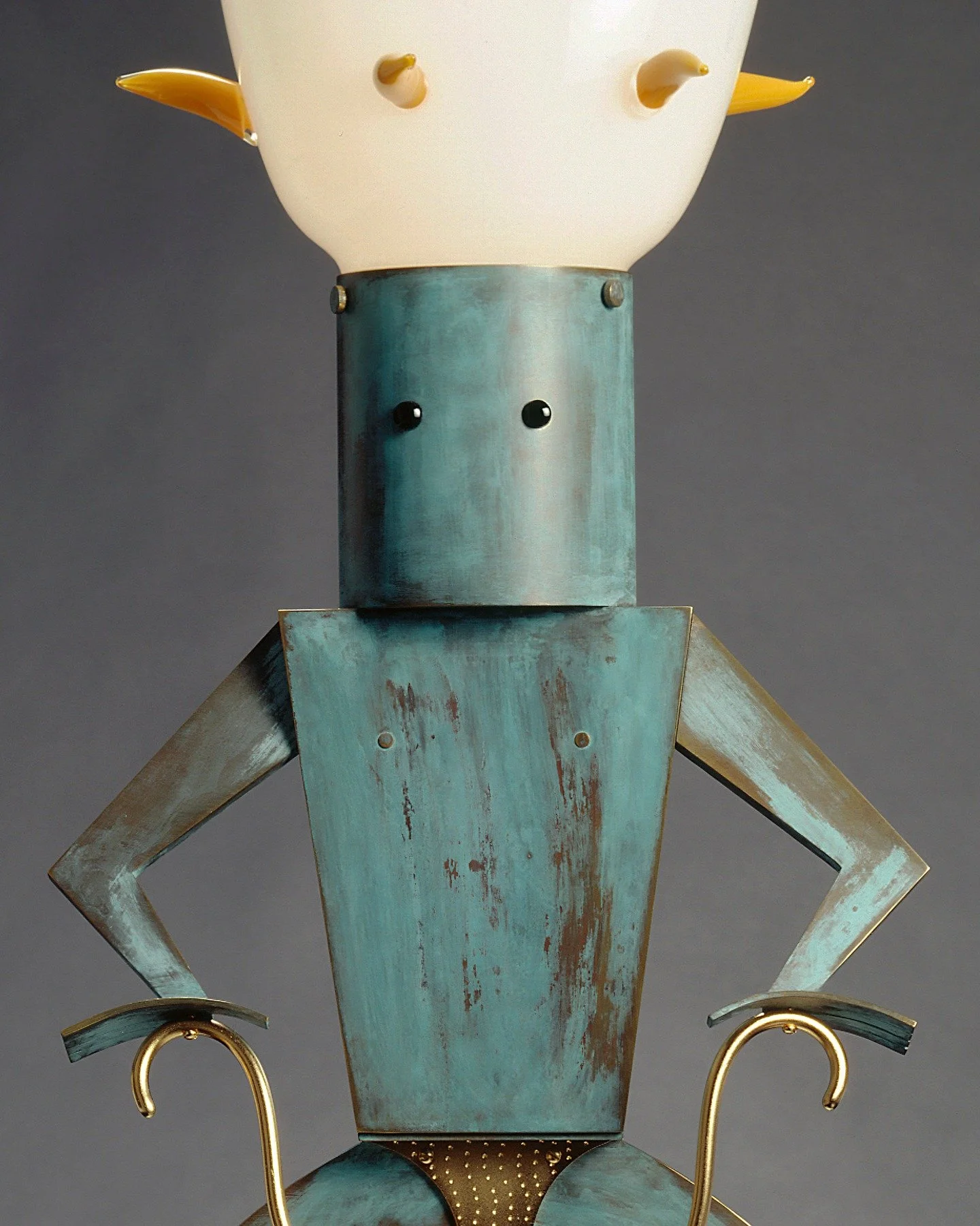 The Scientist, 1990 (private collection)

Blown glass and Vitrolite glass. Fabricated, patinated and gold plated bronze.

photo by @truslowphoto 

#scientist #dandailey #lightingdesign #blownglass #gold