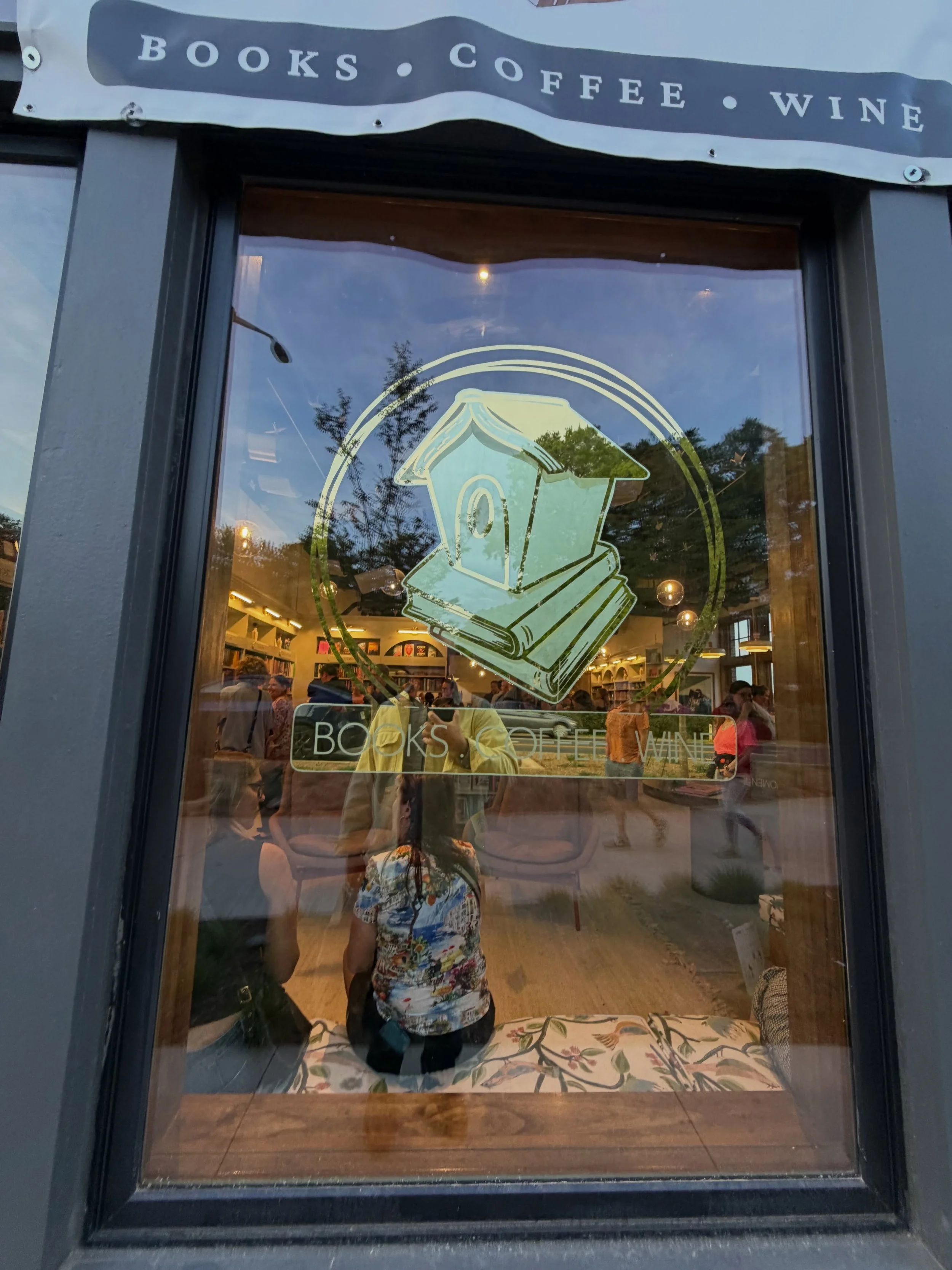 What a beautiful night for an inspiring Grand Opening! Congratulations to @thebookbirdae