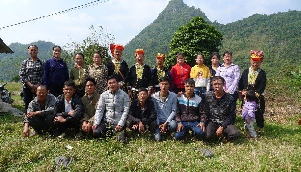 Farmer group lan hoen.jpg