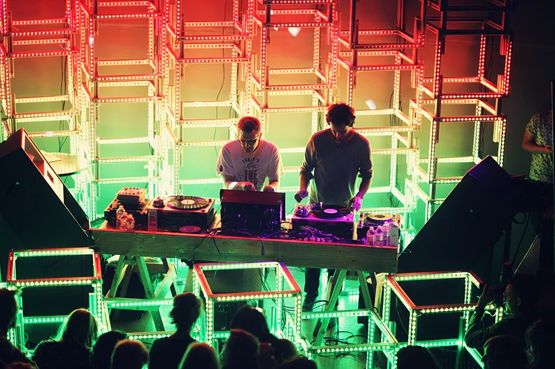 Floating Points & Four Tet