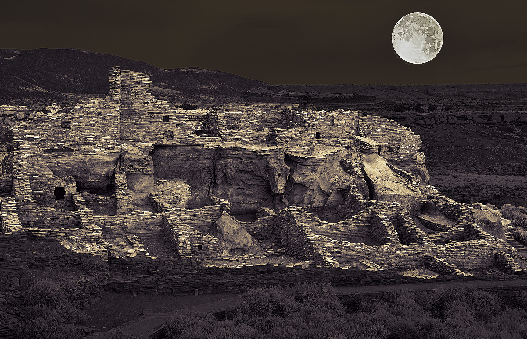 PUEBLO MOON