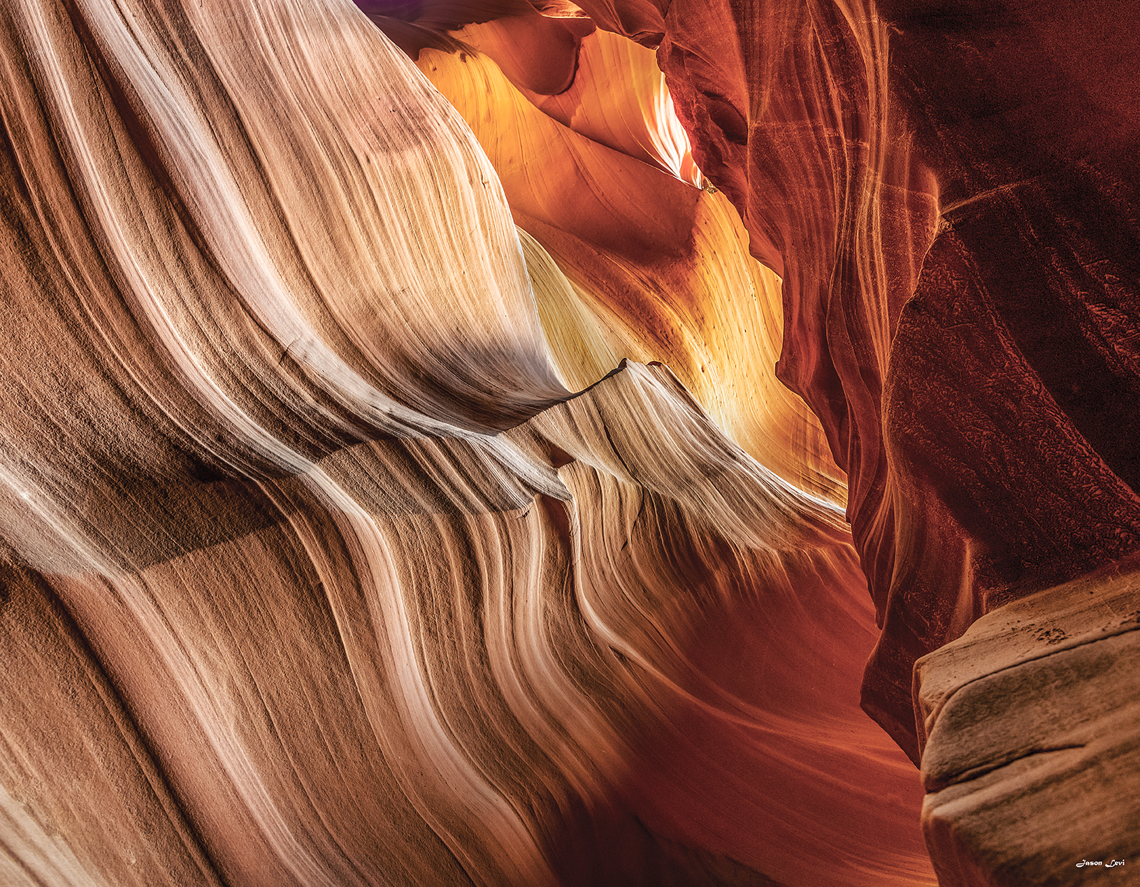 THE WALL IN ANTELOPE CANYON