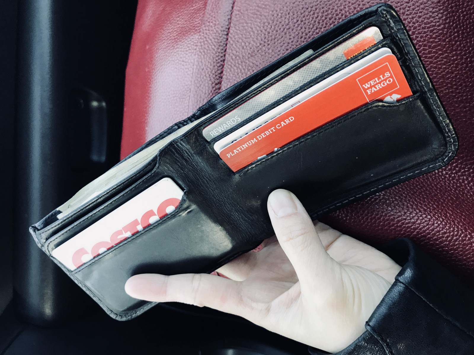 The card insert slots in my boyfriend’s current wallet face outwards for easy access. Over time the slots stretched out, so they don’t hold the cards as snug as before.
