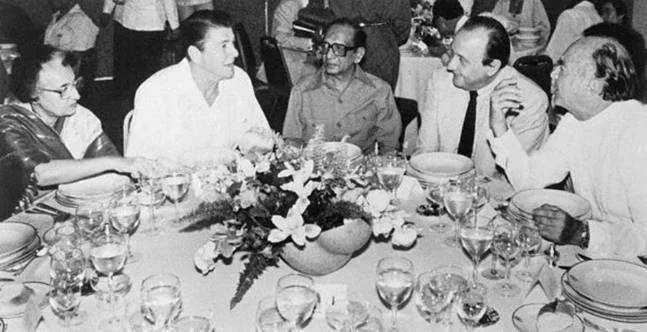 Indira Gandhi, Ronald Reagan, General Torrijos, Francois Mitterrand y José López Portillo