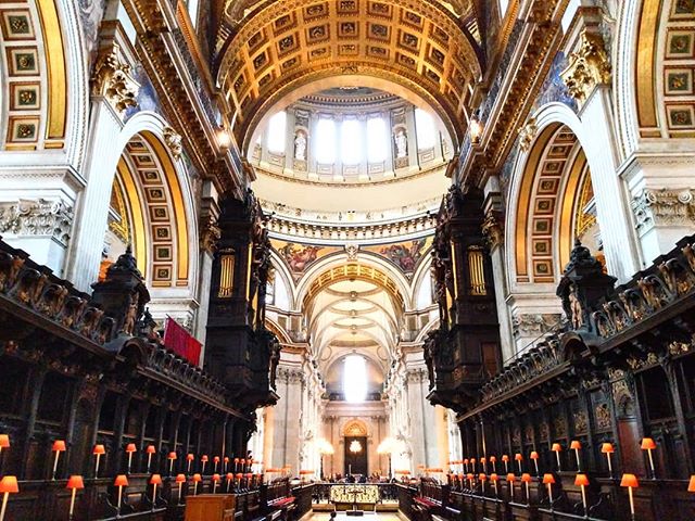 St Paul's Cathedral. Almost certain I didn't see any No Photography Allowed signs... .
.
______

#stpauls  #london  #churches #christopherwren #stpaulslondon #ornate