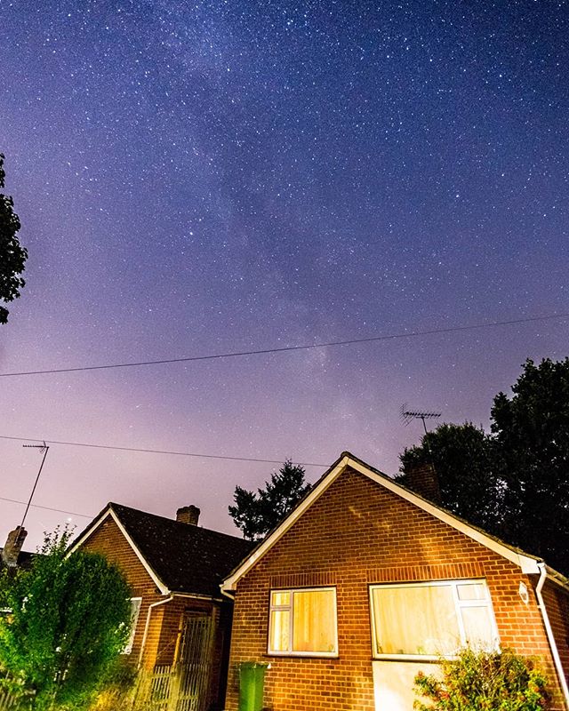 Shooting Stars in Suburbia.
.
.
.
#stars #streetphotography #landscapephotography #nightphotography #longexposure #milkyway #uk #astro #astrophotography #canon6d #tuesdaymotivation