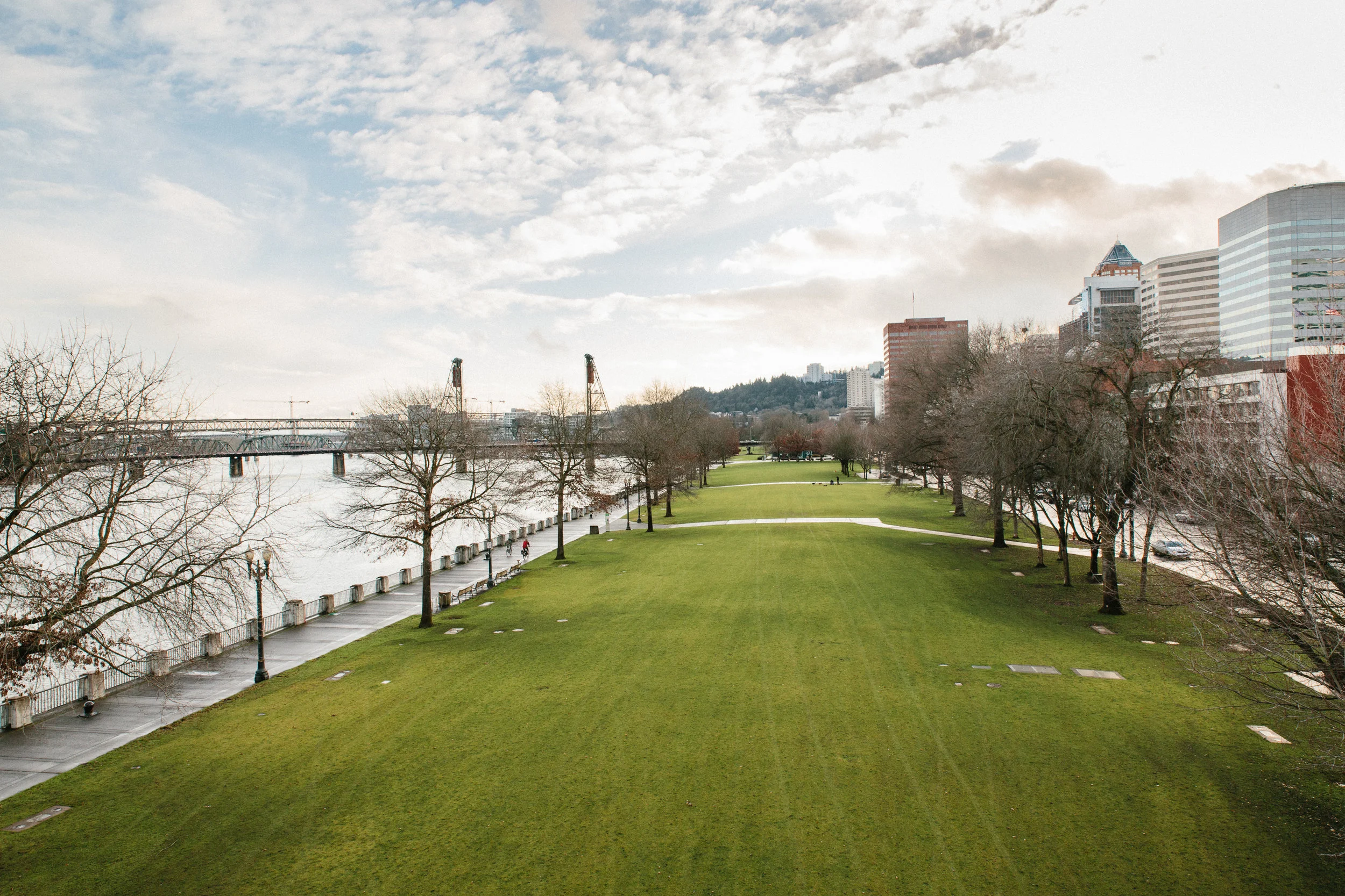 Landscape photo of Tom McCall Waterfront Park in Portland, Oregon by Philadelphia based photographer Thomas Lawn