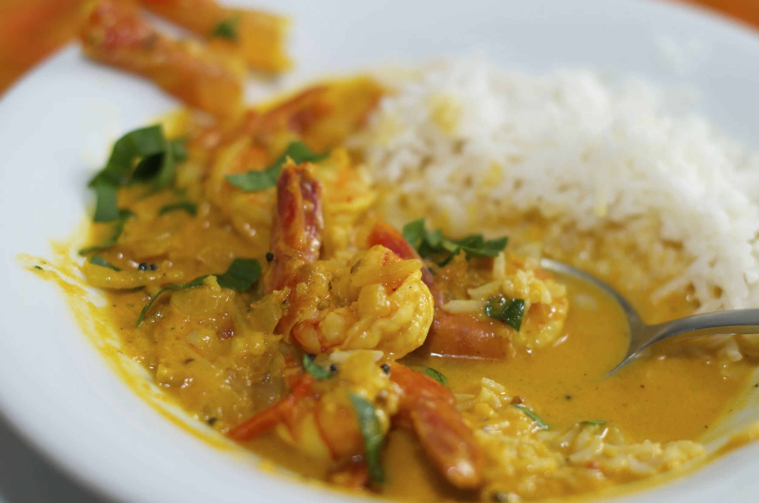 Curry z mleczkiem kokosowym i krewetkami.jpg