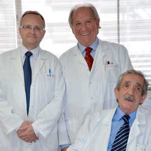 De izquierda a derecha. Los doctores Fernando Álvarez , Enrique Rodríguez Boronat y Ramón Viladot