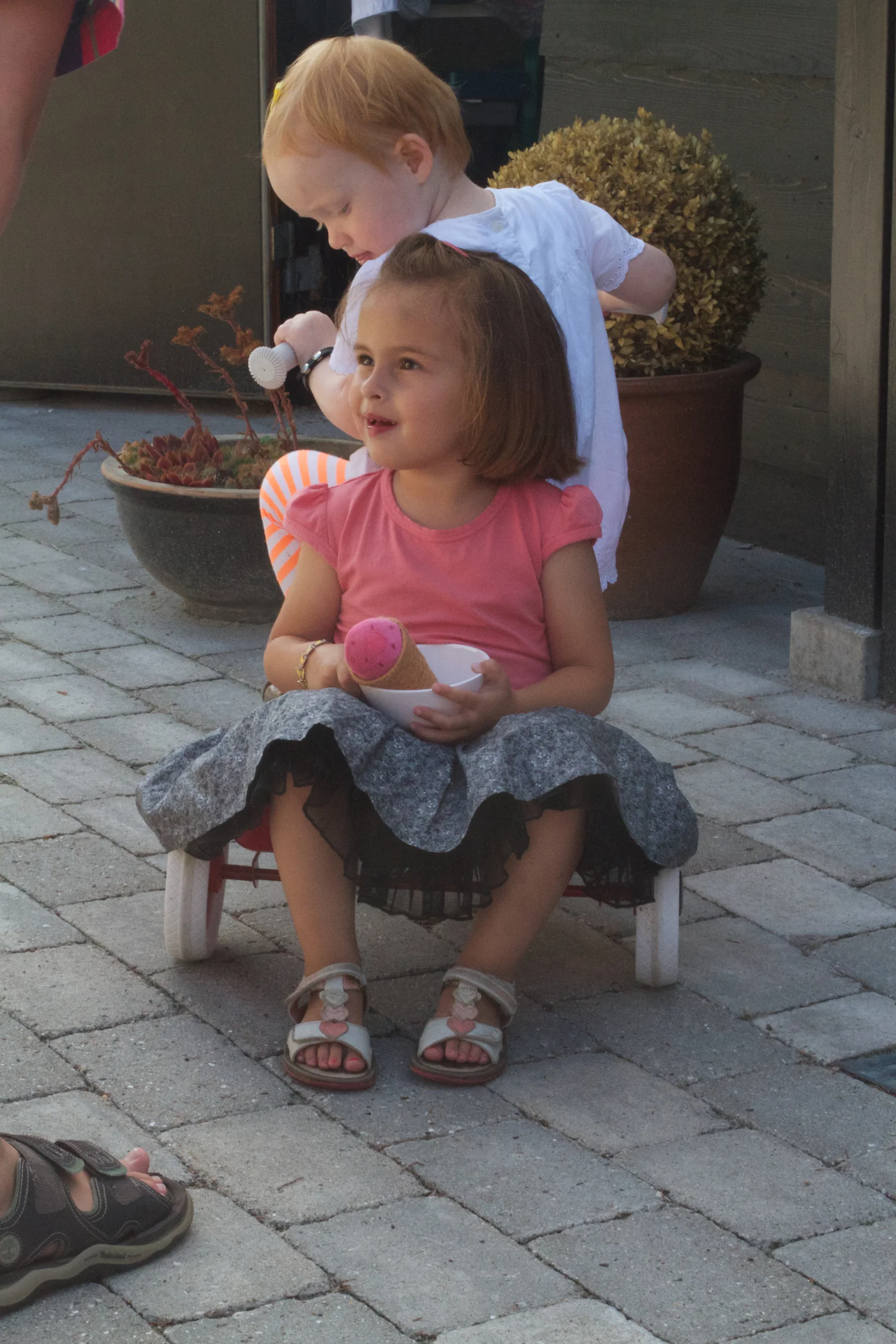 Karla og Anton 2 år 2013_08_10 15.jpg