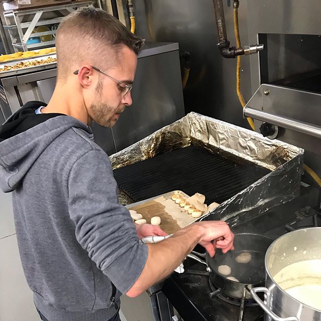 When I talk about precision & attention to detail- Let me tell you Chris @ruralrootscatering is dialed in man!
We have collaborated and are pleased to bring you a funky cocktail, launch party!
The first installment to a summer long dinner series #chefabouttown !
Change up the Mother’s Day routine and come rock with us Saturday night (May 11th)! Tickets available **link in bio** #soulyve #yis