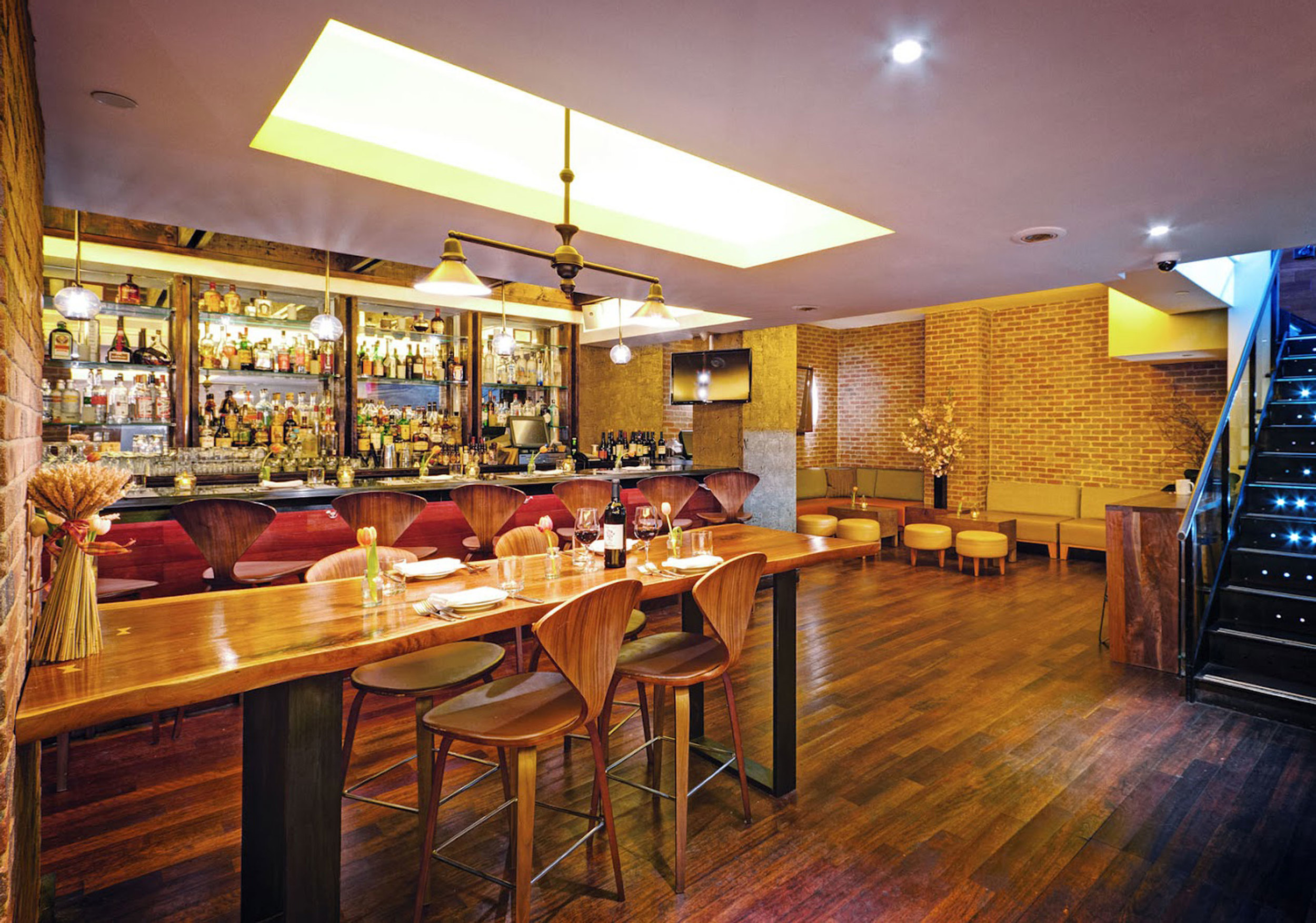 Bread-&-Tulips-Lounge-&-Communal.jpg