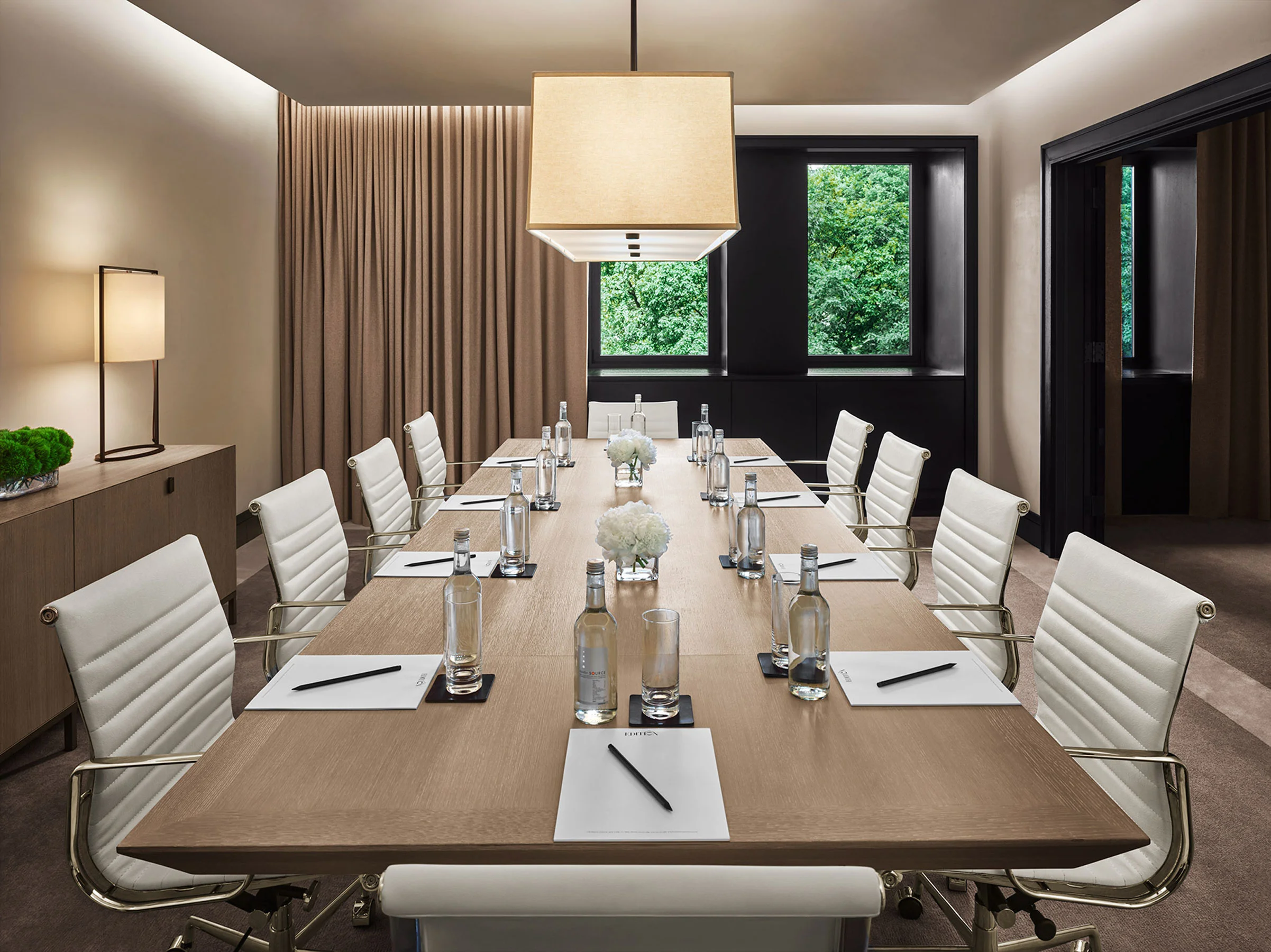 NYC-EDITION-Boardroom-1870x1400.jpg
