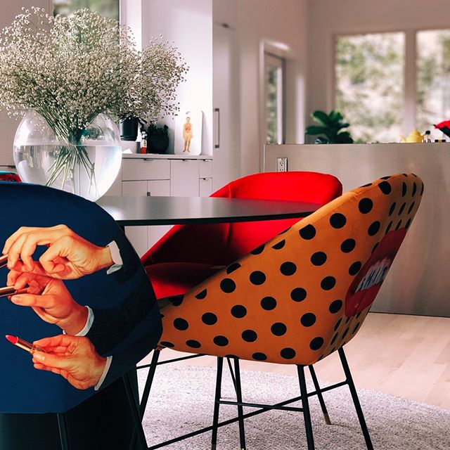 Sharing some shots of our dining room chairs because I love them so much. We wanted to have lots of color in the dining room in order to offset the mostly monochrome kitchen. We looked at many options, but these Seletti chairs were the absolute winne
