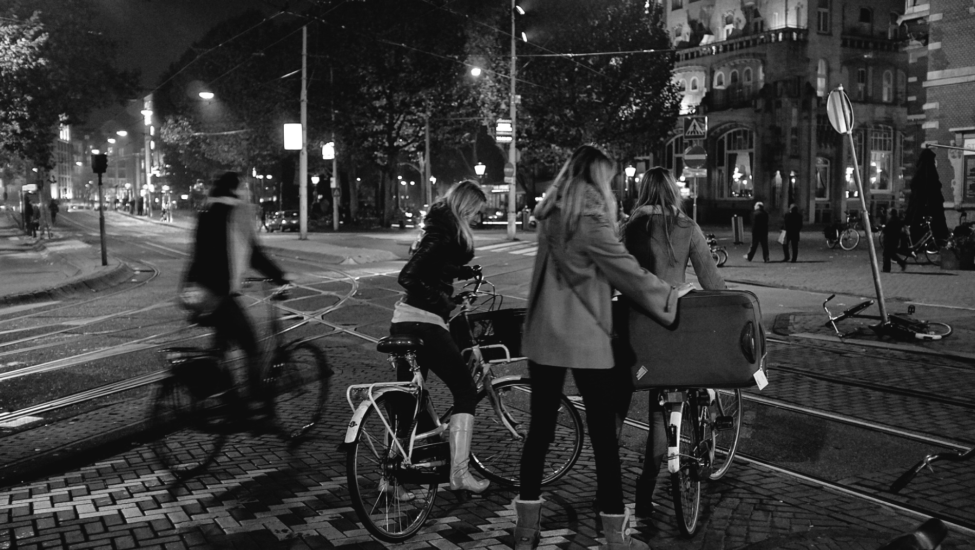 2011-11-07 at 09-36-17, street amsterdam.jpg