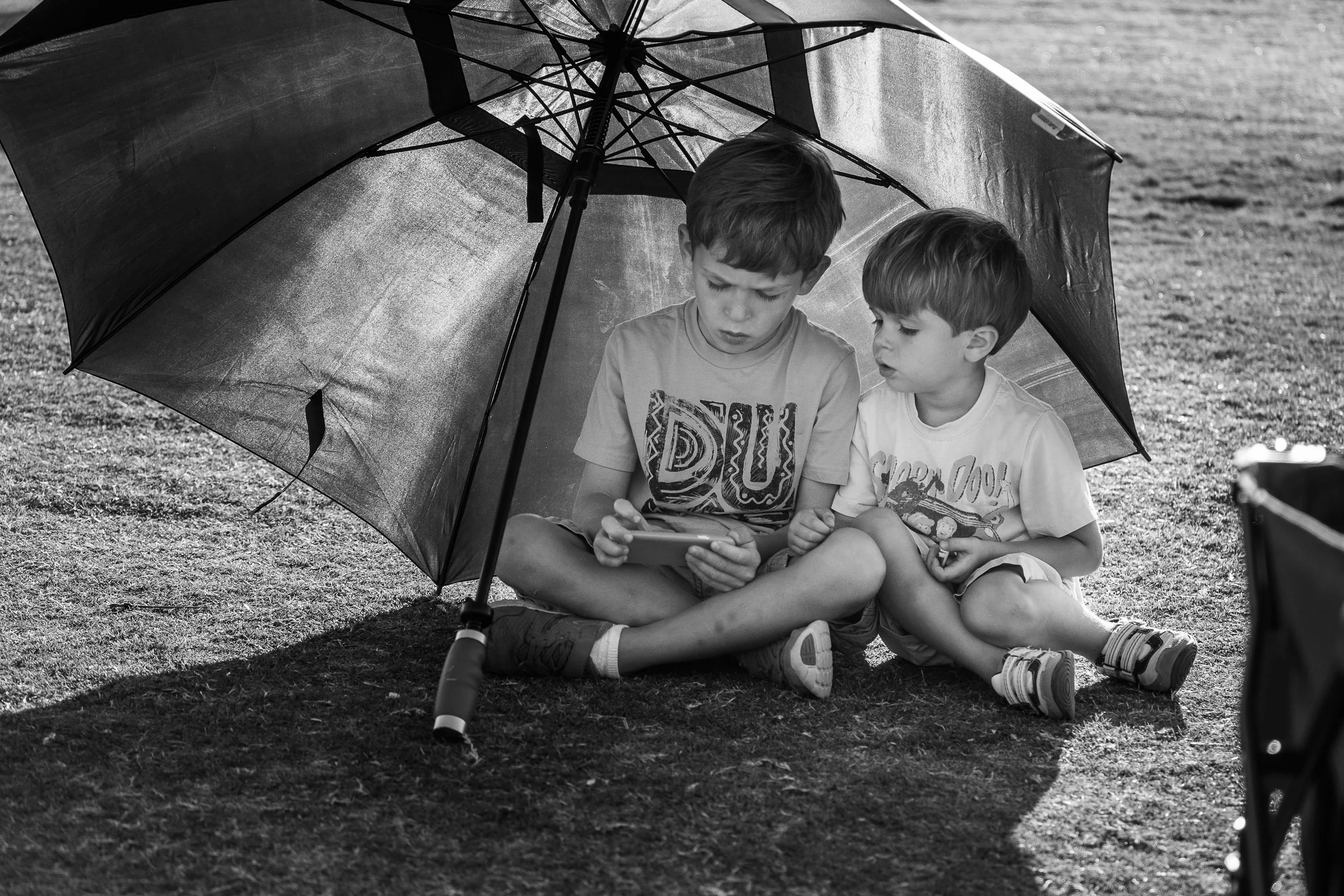 (The boys are always very into the game.)