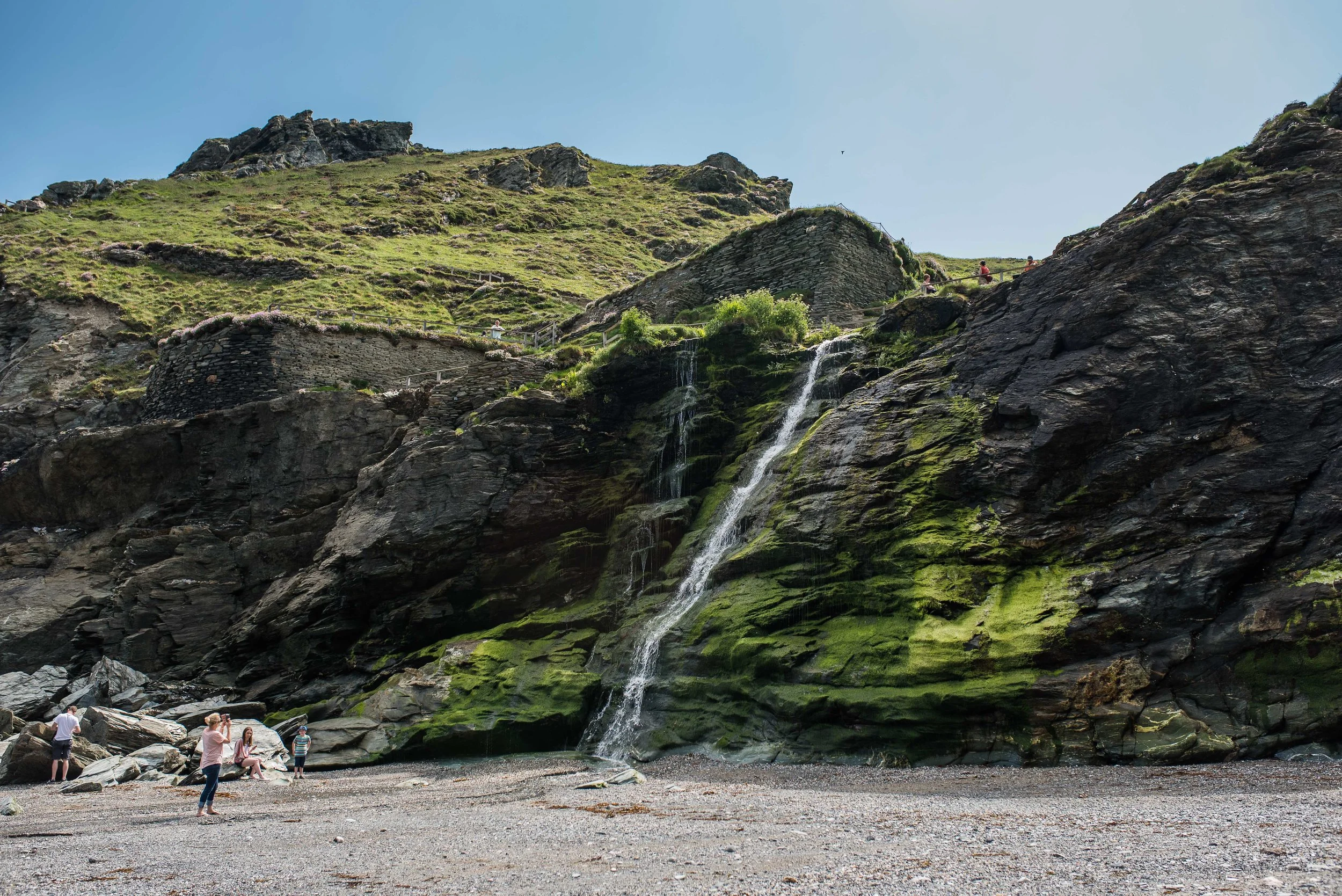 Not having taken enough steps yet that day, I went down to the sea-level where there's a small waterfall. 