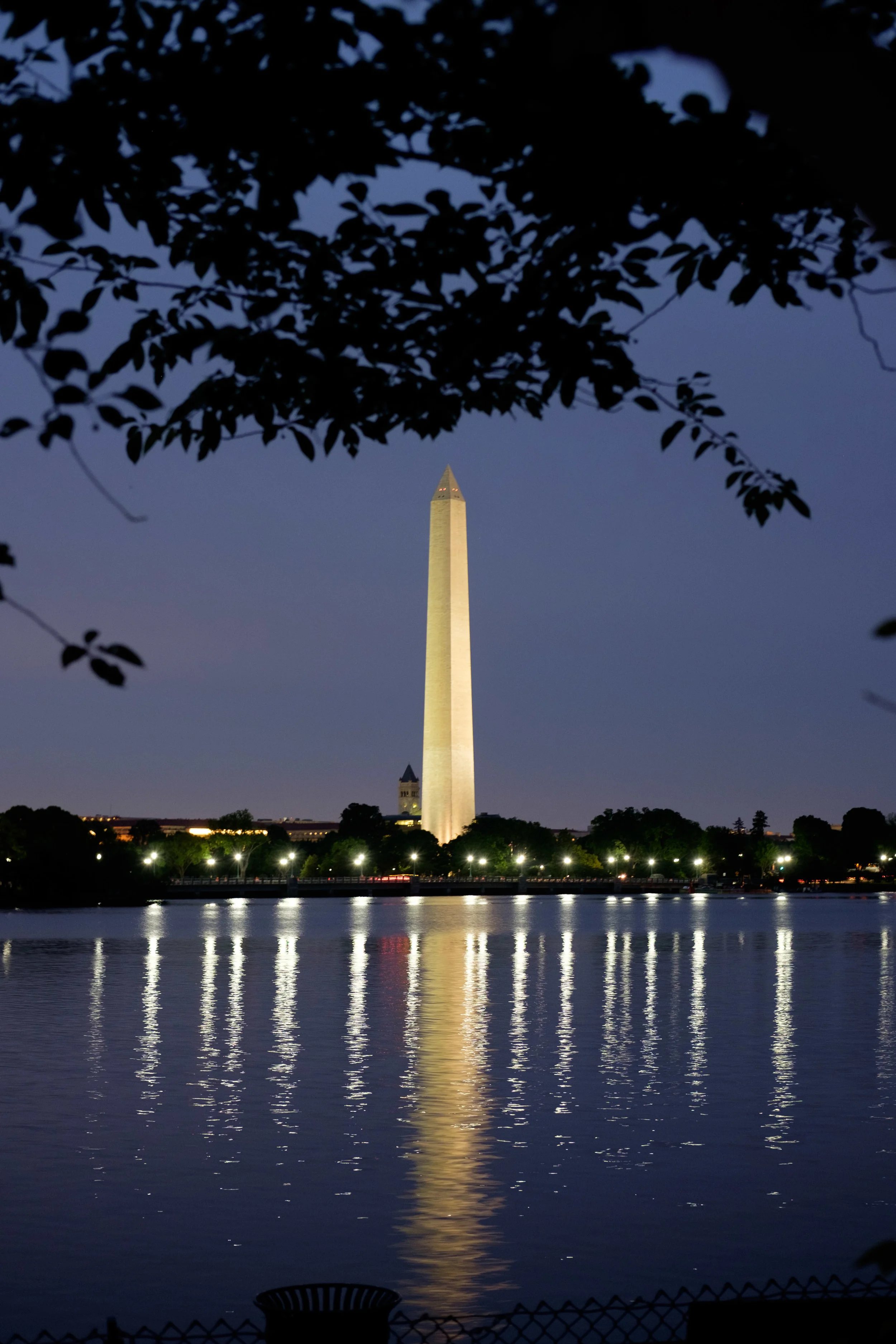 The Washington Monument shot from the MLK Memorial at night