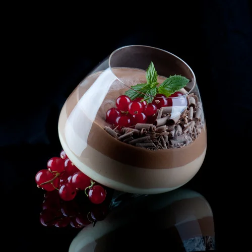  Fra kakeboken "Decadence - Sinfully Delicious Desserts" av Beth Young 