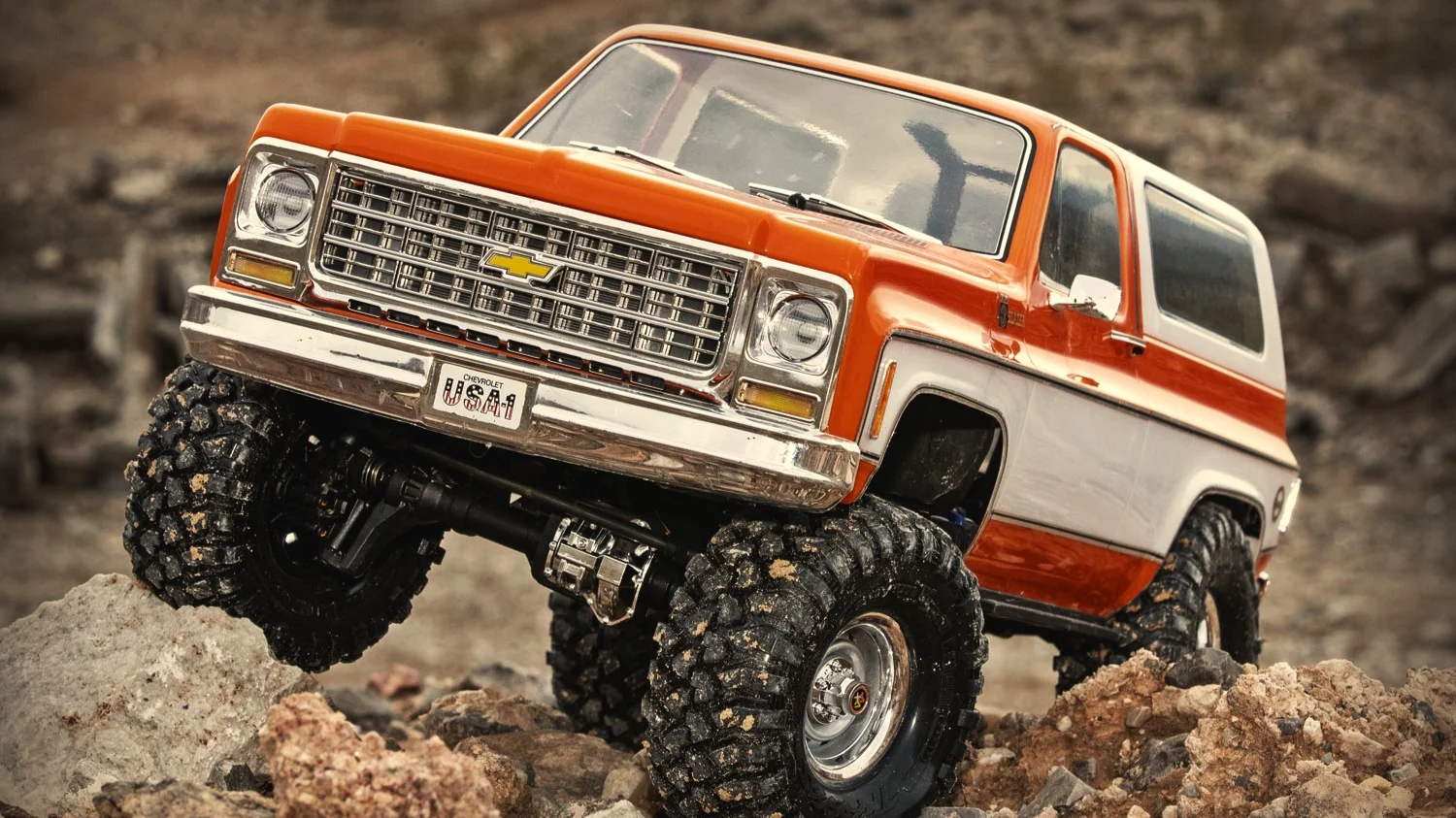 Blazer-action-06-orange.jpg