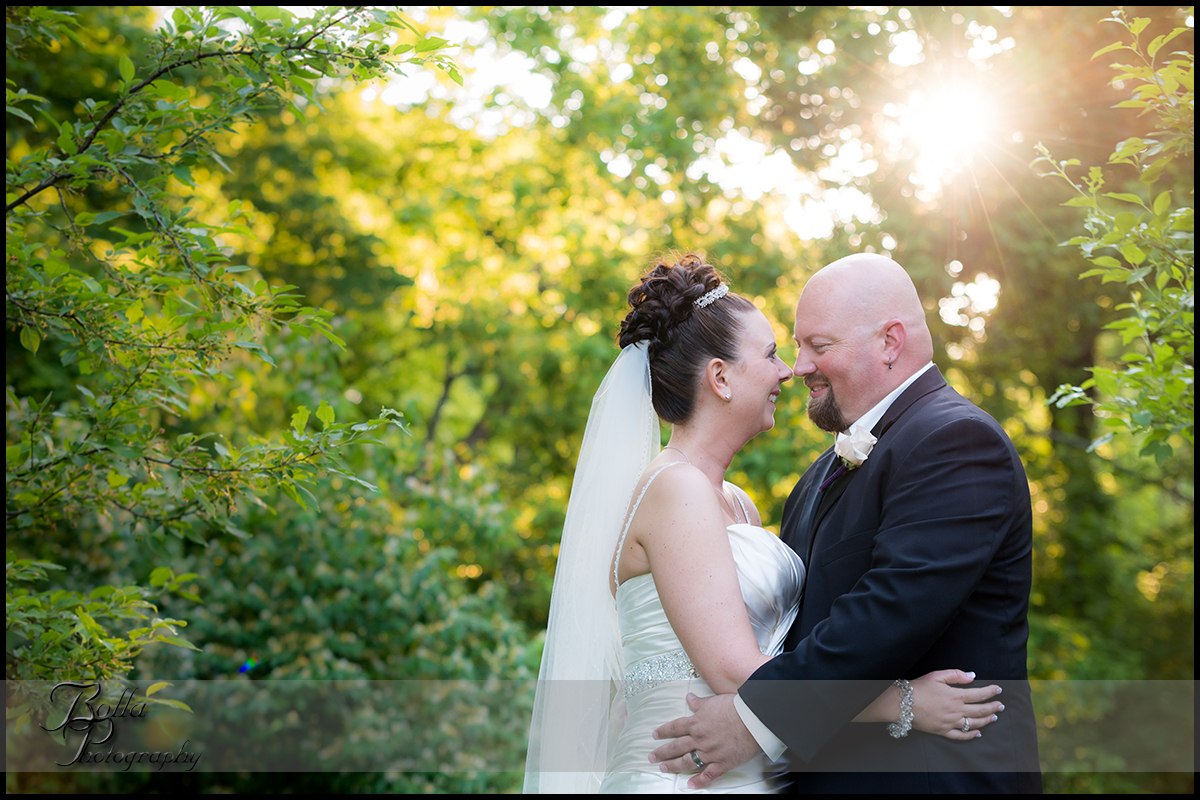 001_wedding_couple_outdoors_sunflare_columbia_il_falls.jpg