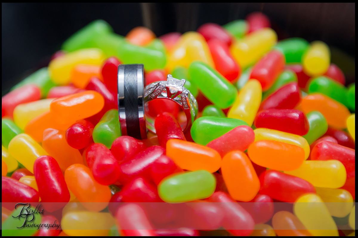 016_wedding_rings_candy.jpg