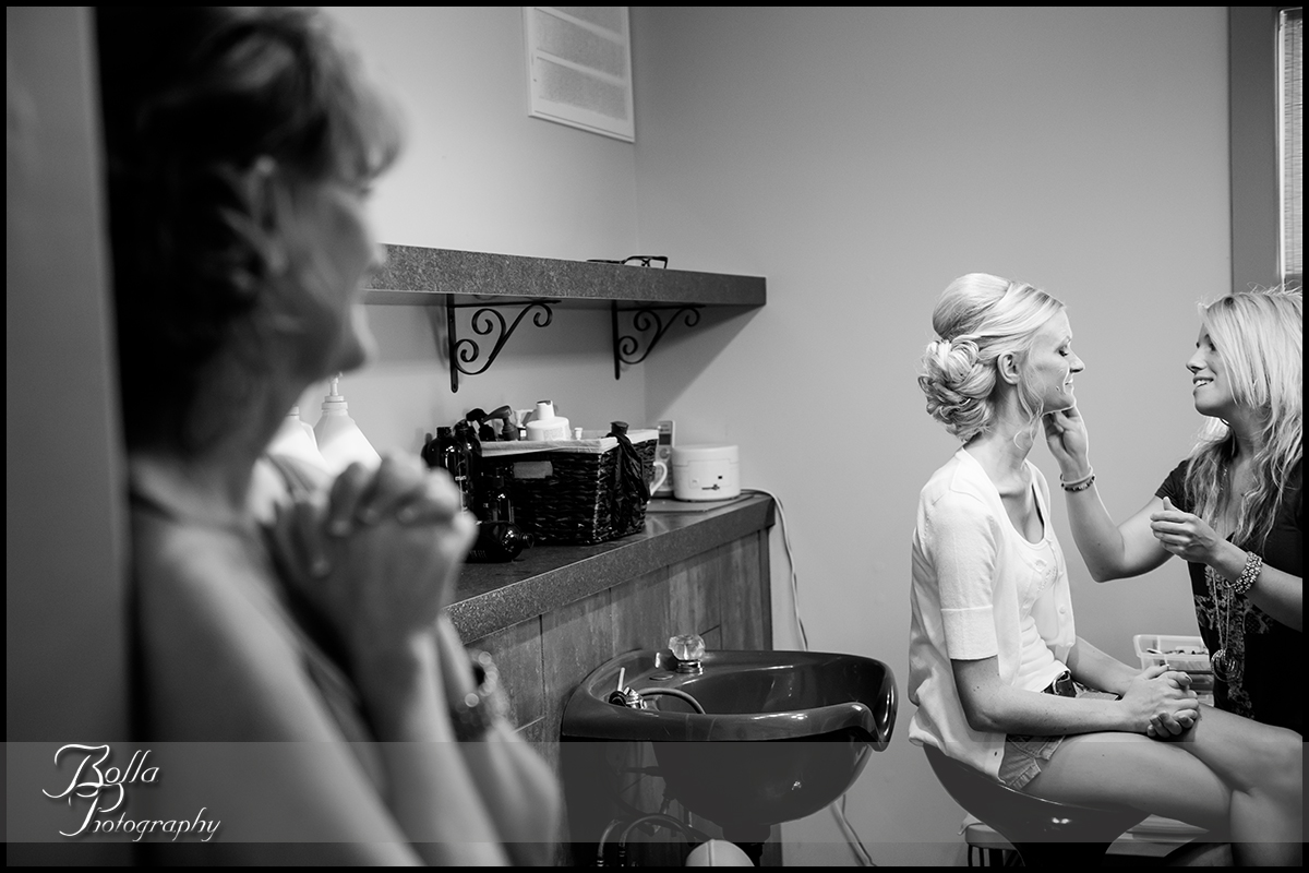003_Bolla_Photography-wedding-preparations-bride-makeup-mother-Breese-salon-Cutting_Edge-Gerstner.jpg