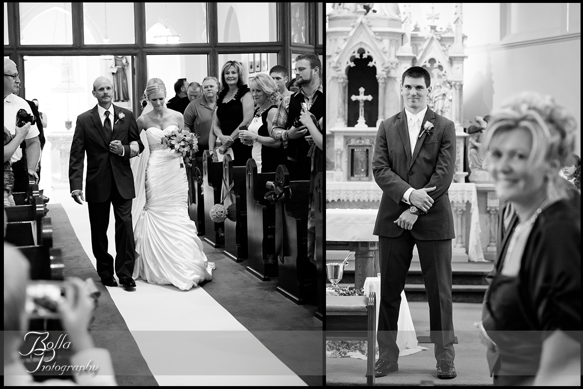 008_Bolla_Photography-wedding-church-ceremony-procession-bride-father-groom-mother-aisle-altar-Albers-Gerstner.jpg