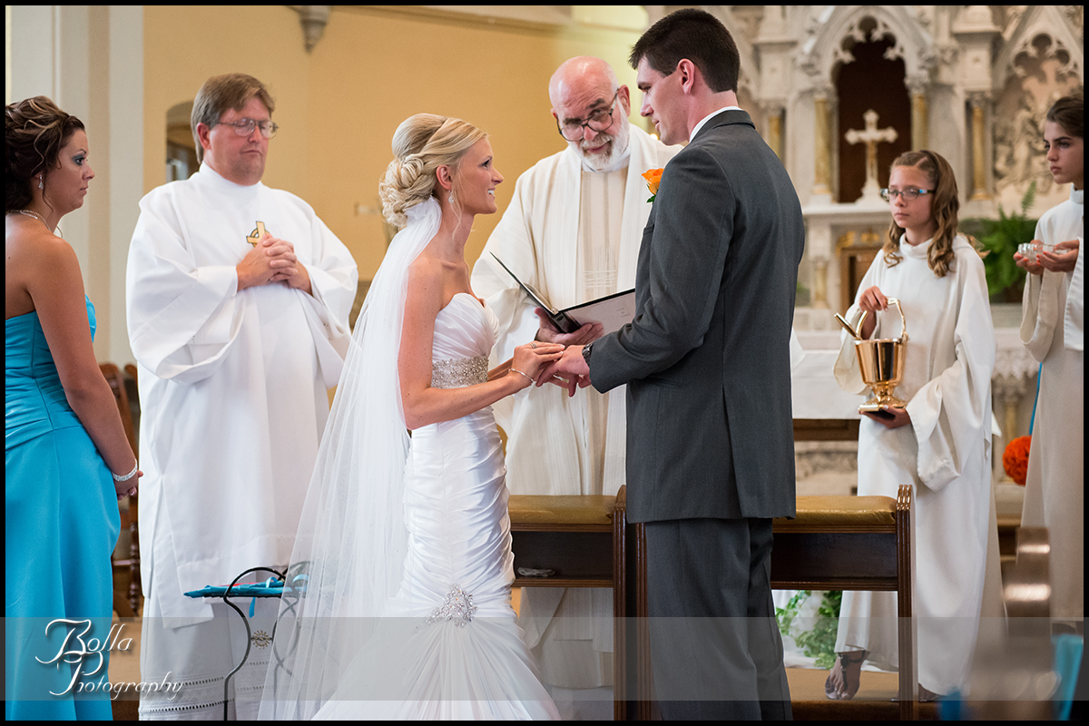 010_Bolla_Photography-wedding-church-Catholic-ceremony-bride-groom-altar-vows-rings-Albers-Gerstner.jpg