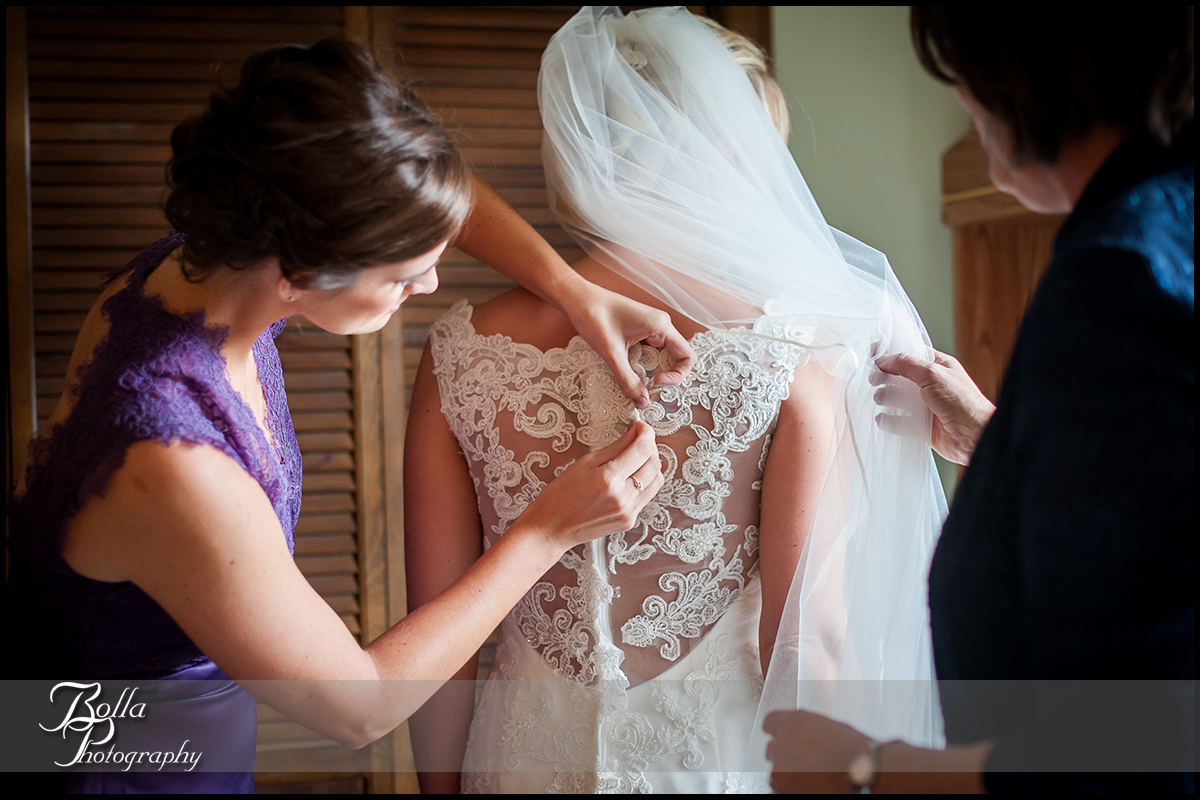 003-Bolla-Photography-wedding-Belleville-IL-bride-preparations-dress-lace-back-sister-mother-Wilson.jpg
