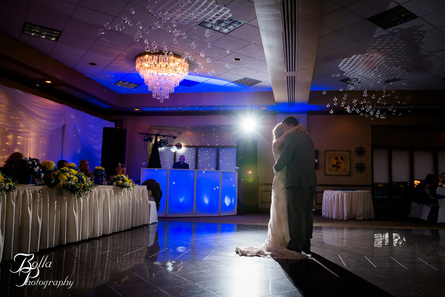 Bolla_Photography_St_Louis_wedding_photographer_Morgando_Blues_hockey_Botanical_Gardens_spring-0397.jpg