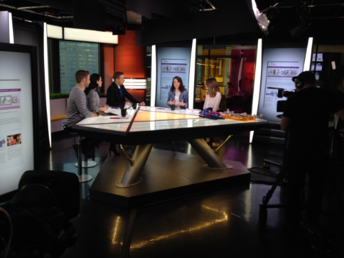 Sur le plateau de l'émission Ça commence bien.