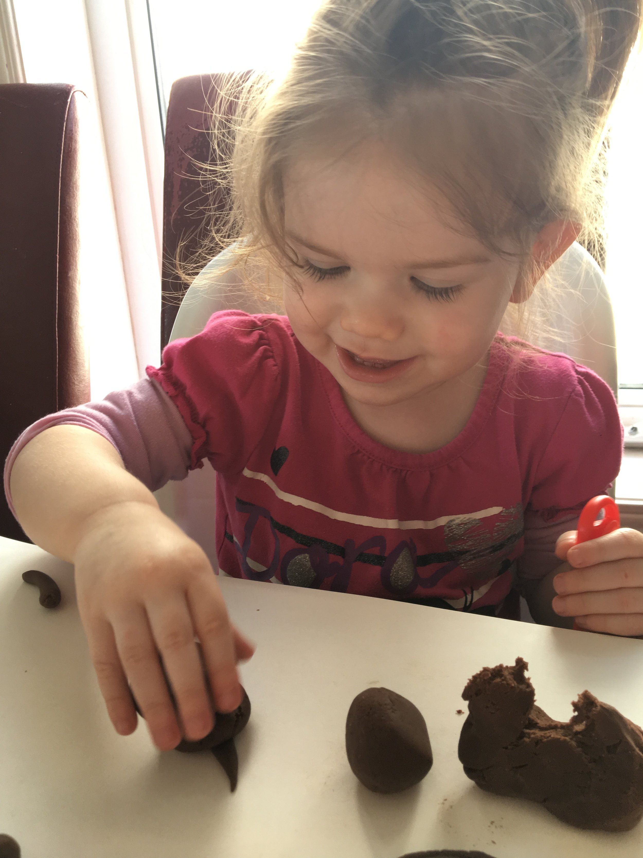 Pâte à modeler chocolatée — Je suis une maman