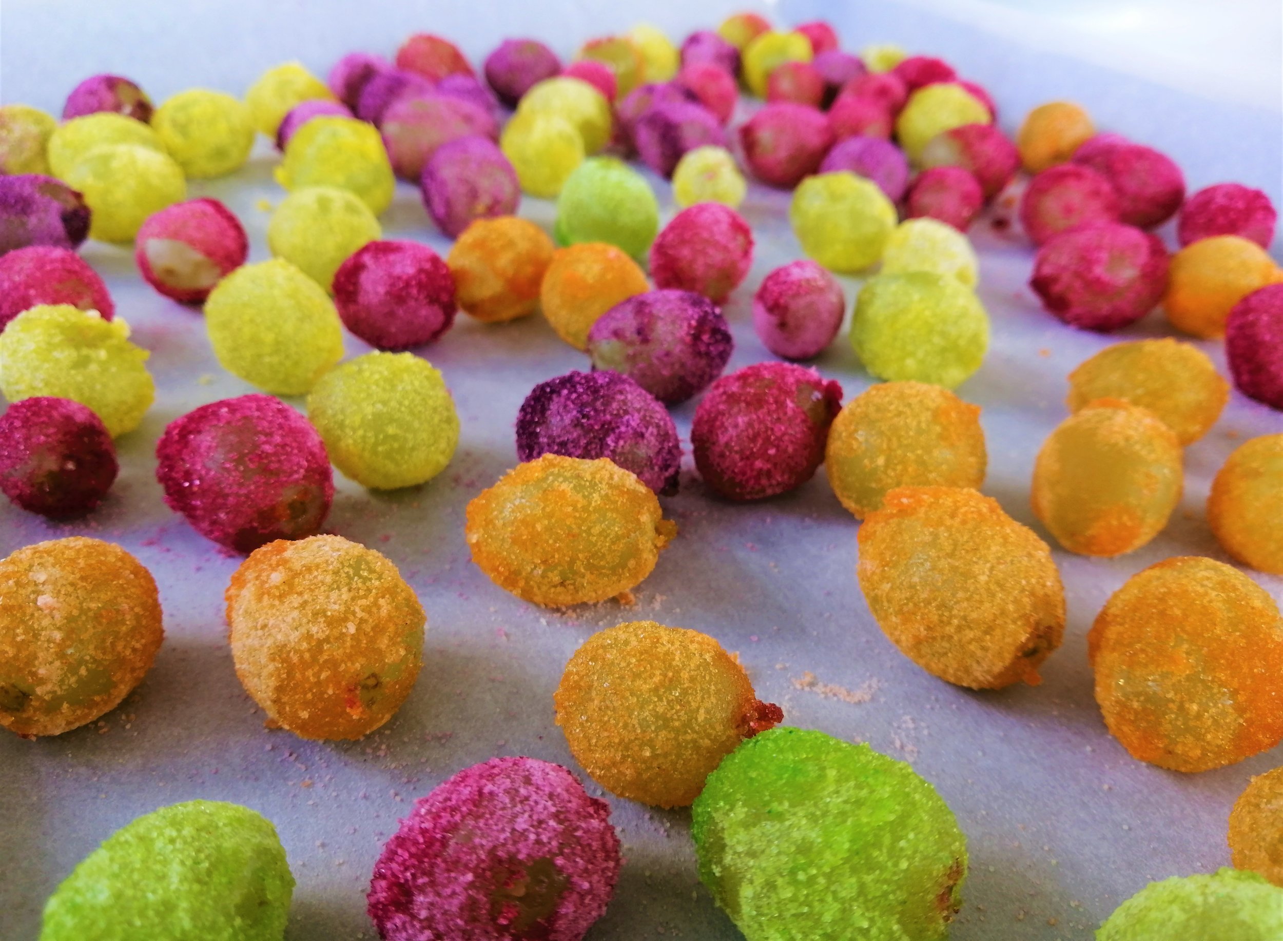 Raisins colorés et estivaux Le nouveau hit de vos partys piscine — Je