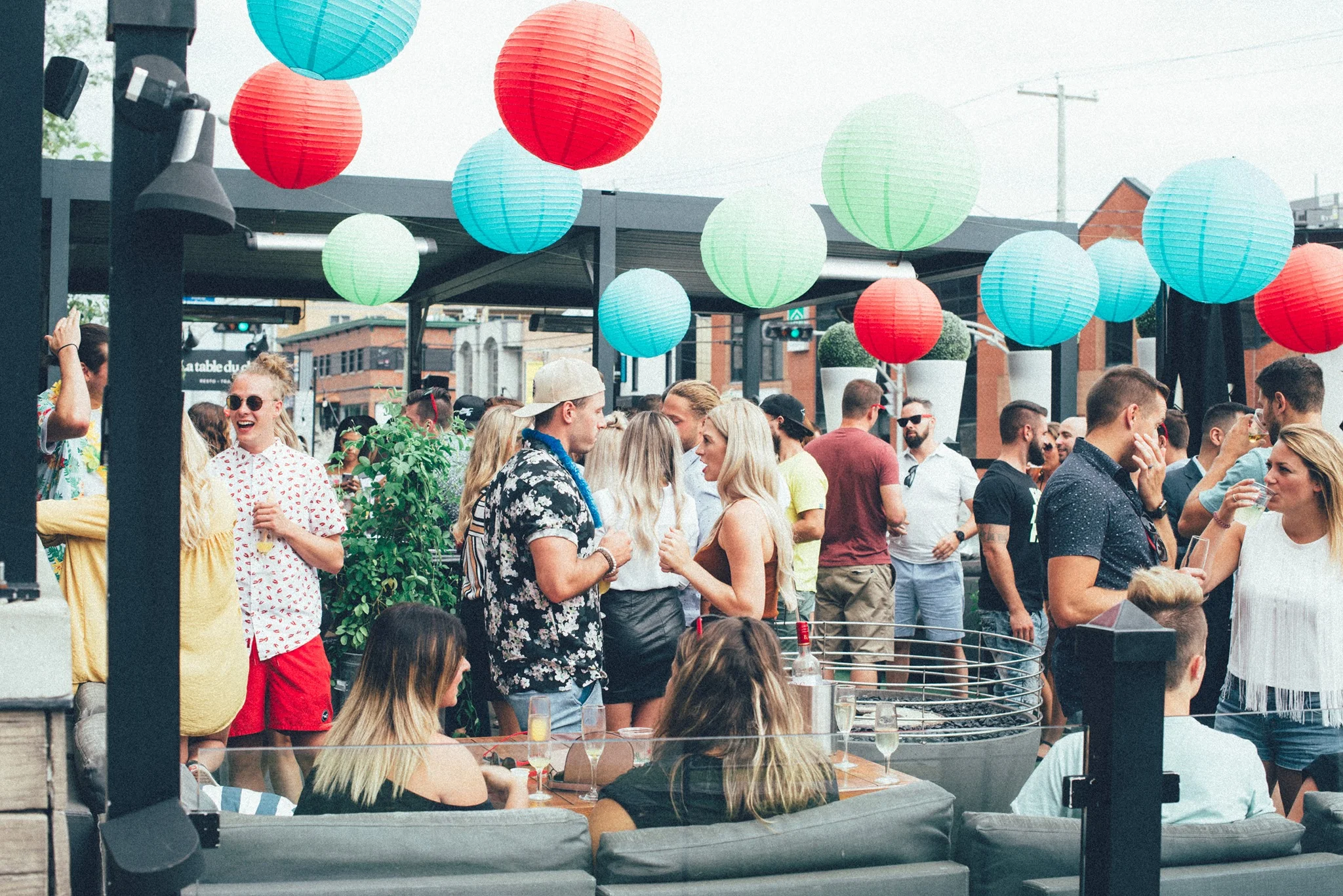 terrasse-wow-été-sherbrooke-omg-resto-burger